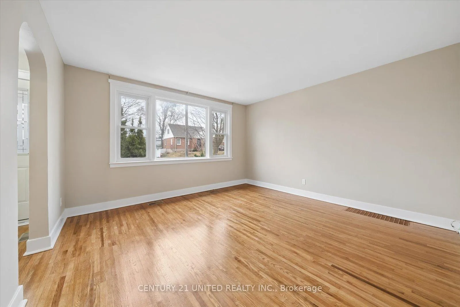 Photo 10 of 785 Brunswick Avenue, Peterborough, Otonabee Ward 1 — HOMEH