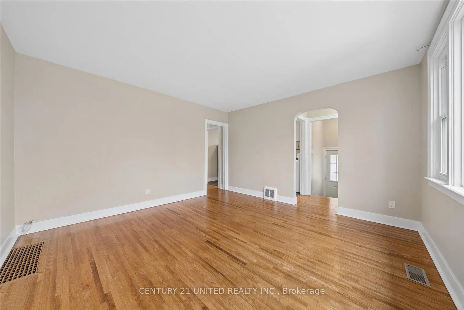 Photo 11 of 785 Brunswick Avenue, Peterborough, Otonabee Ward 1 — HOMEH