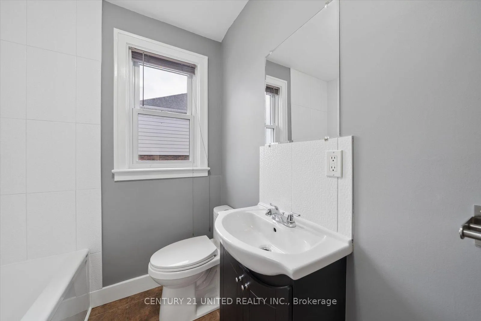 Photo 18 of 785 Brunswick Avenue, Peterborough, Otonabee Ward 1 — HOMEH