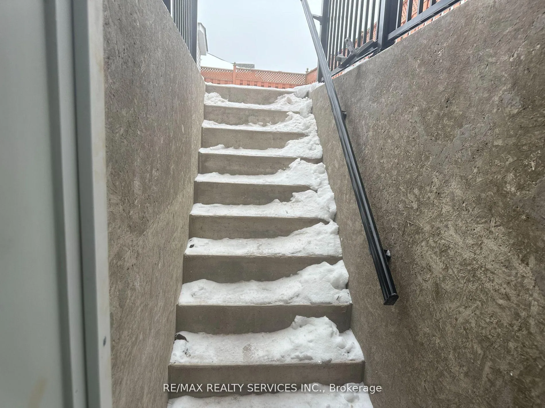 Photo 2 of 32 Silo Court, Brampton, Fletcher's Creek Village — HOMEH