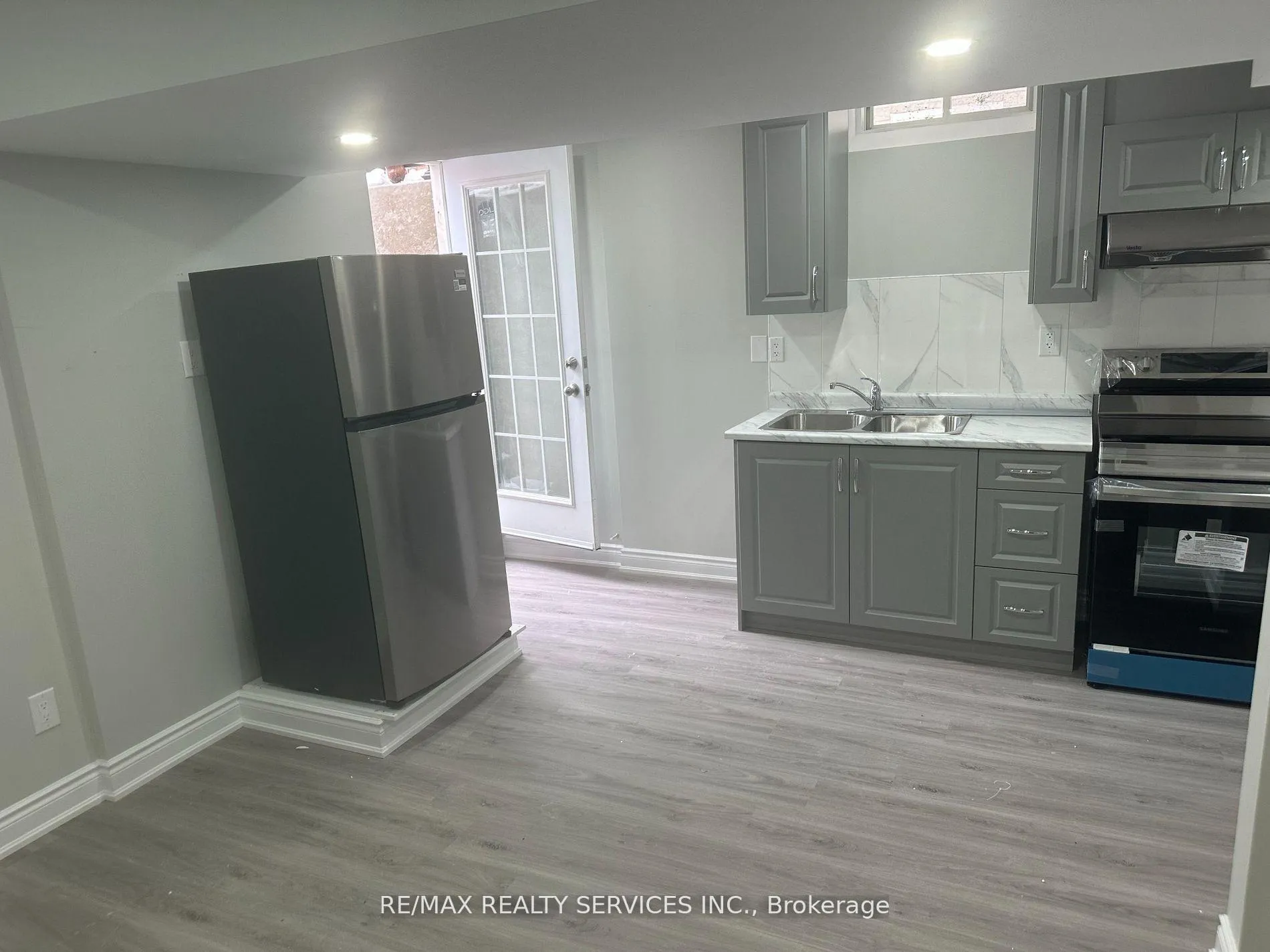 Photo 5 of 32 Silo Court, Brampton, Fletcher's Creek Village — HOMEH