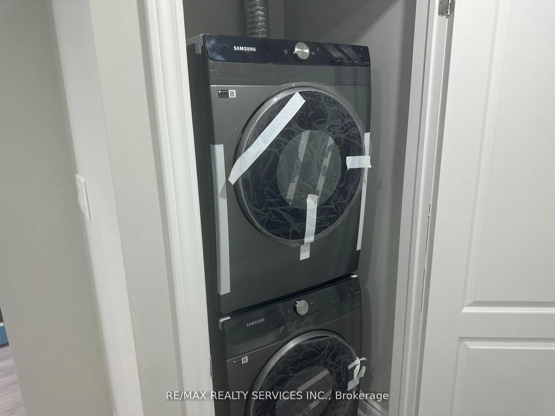 Photo 9 of 32 Silo Court, Brampton, Fletcher's Creek Village — HOMEH