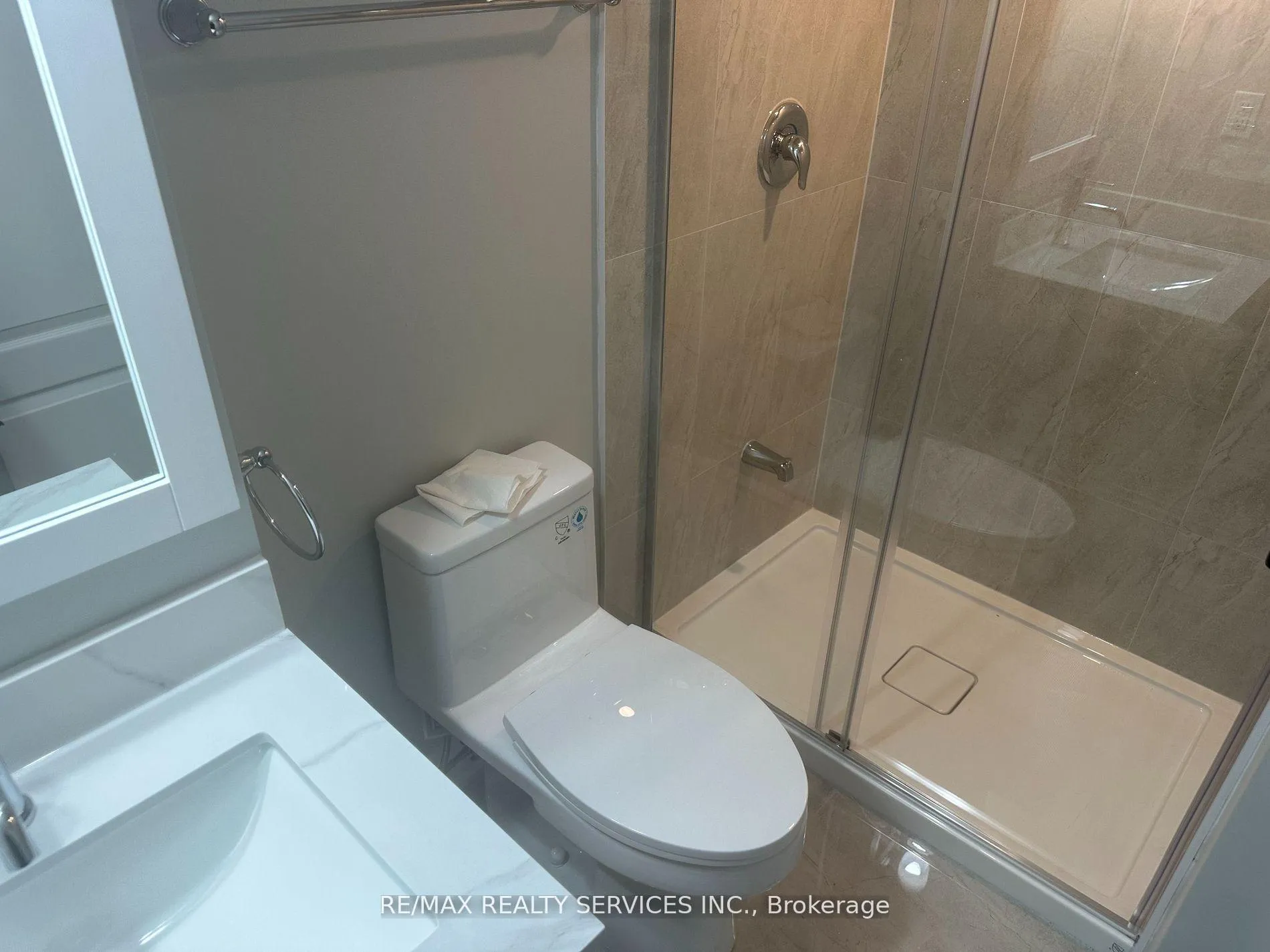 Photo 12 of 32 Silo Court, Brampton, Fletcher's Creek Village — HOMEH