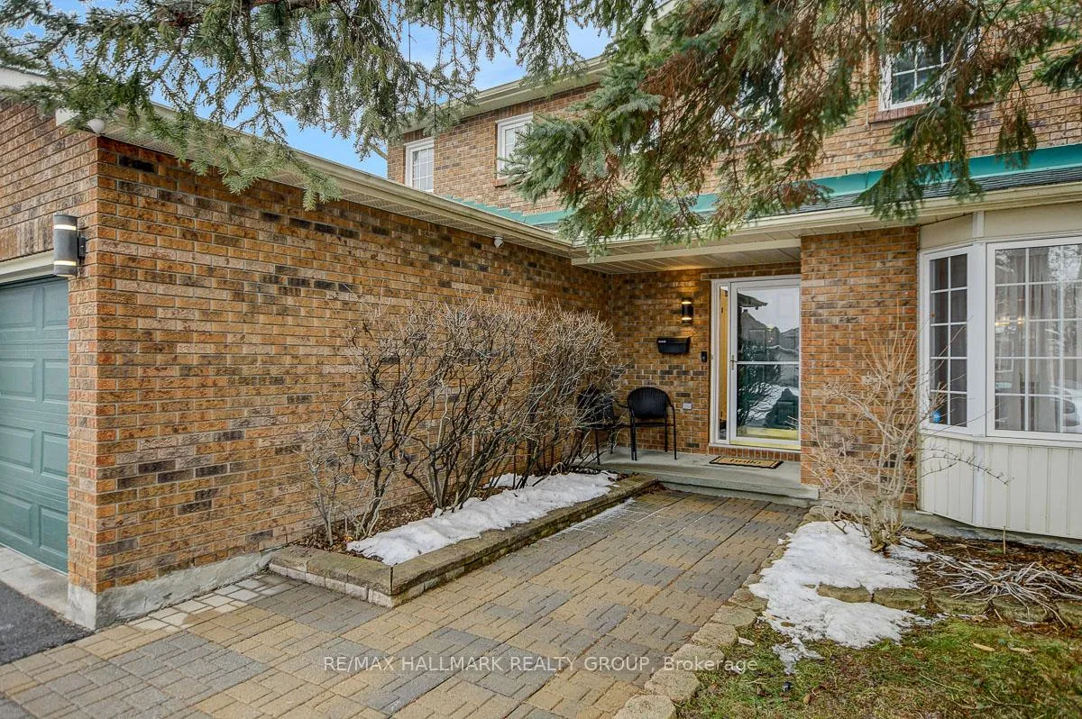 Photo 2 of 1692 Caminiti Crescent, Ottawa, Fallingbrook/Pineridge — HOMEH
