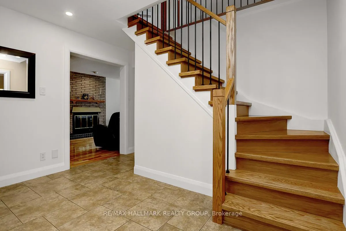 Photo 3 of 1692 Caminiti Crescent, Ottawa, Fallingbrook/Pineridge — HOMEH