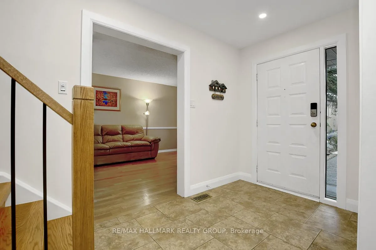 Photo 4 of 1692 Caminiti Crescent, Ottawa, Fallingbrook/Pineridge — HOMEH