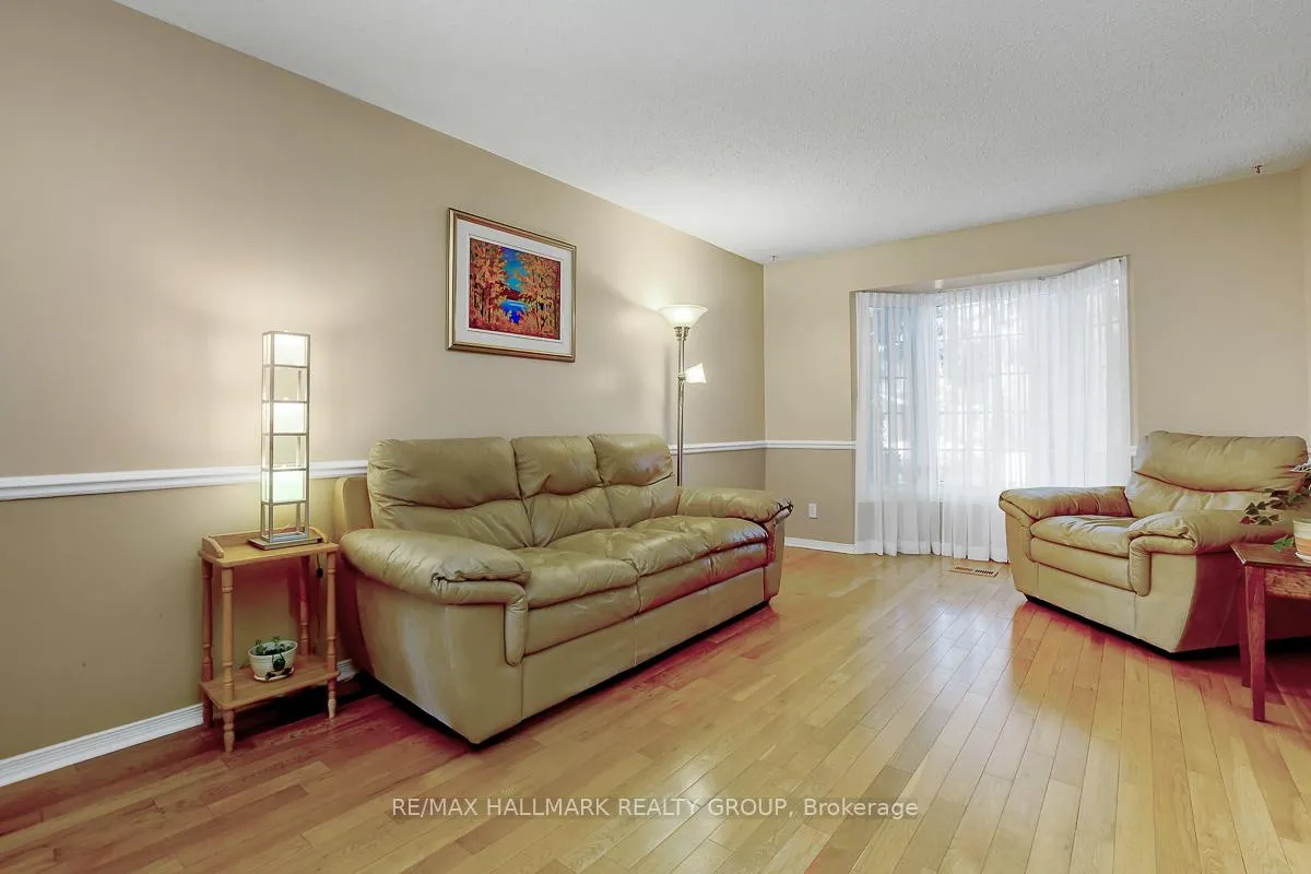 Photo 9 of 1692 Caminiti Crescent, Ottawa, Fallingbrook/Pineridge — HOMEH