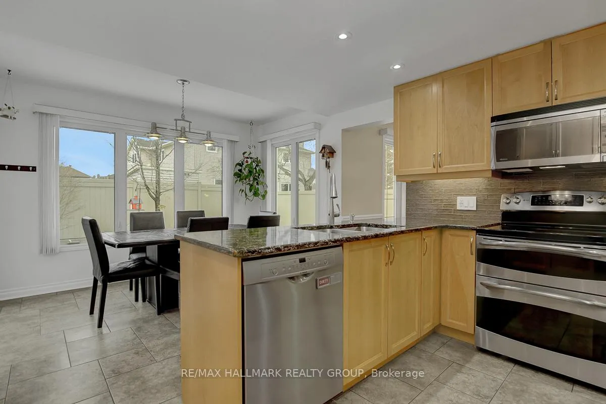 Photo 14 of 1692 Caminiti Crescent, Ottawa, Fallingbrook/Pineridge — HOMEH