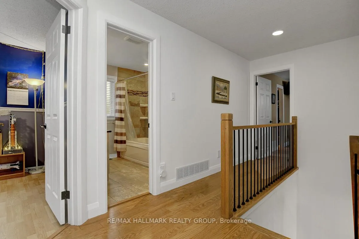 Photo 24 of 1692 Caminiti Crescent, Ottawa, Fallingbrook/Pineridge — HOMEH