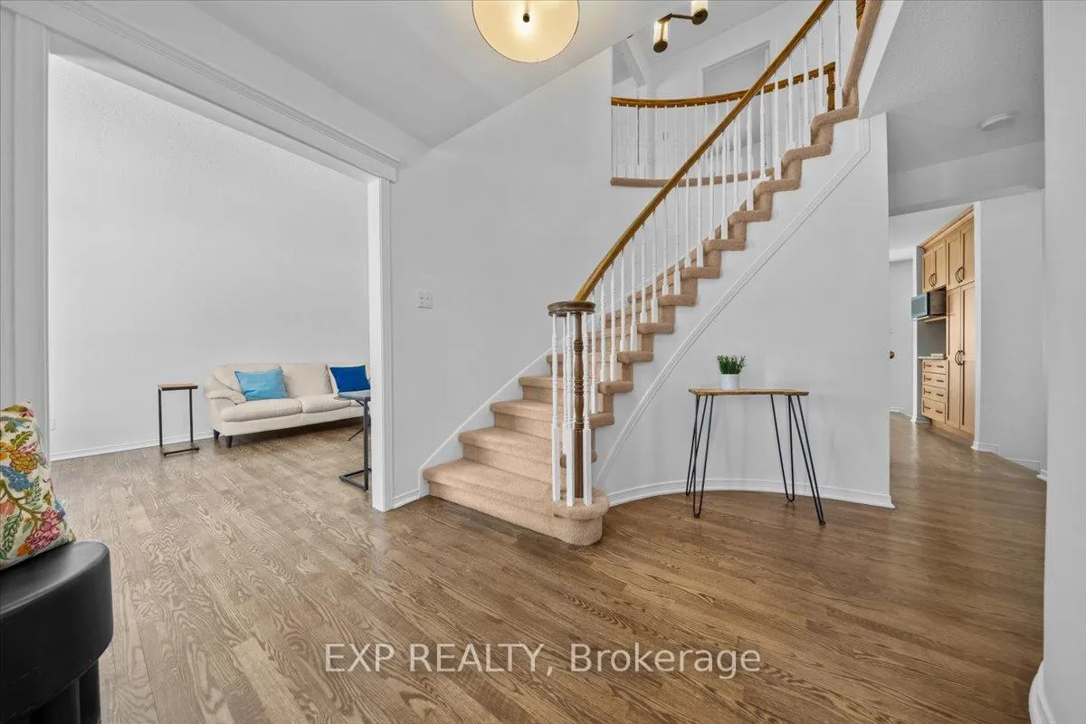 Photo 5 of 25 Cullen Court, Ottawa, Manordale — HOMEH