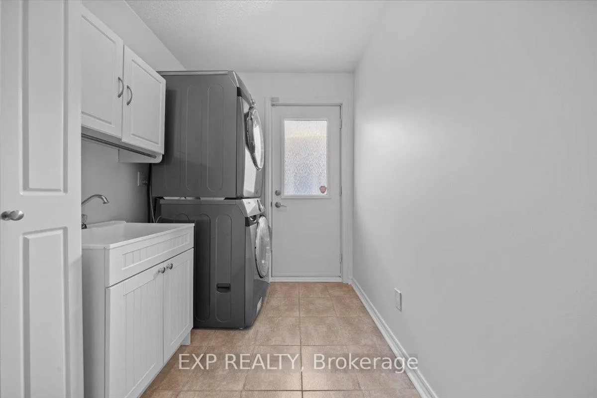 Photo 19 of 25 Cullen Court, Ottawa, Manordale — HOMEH