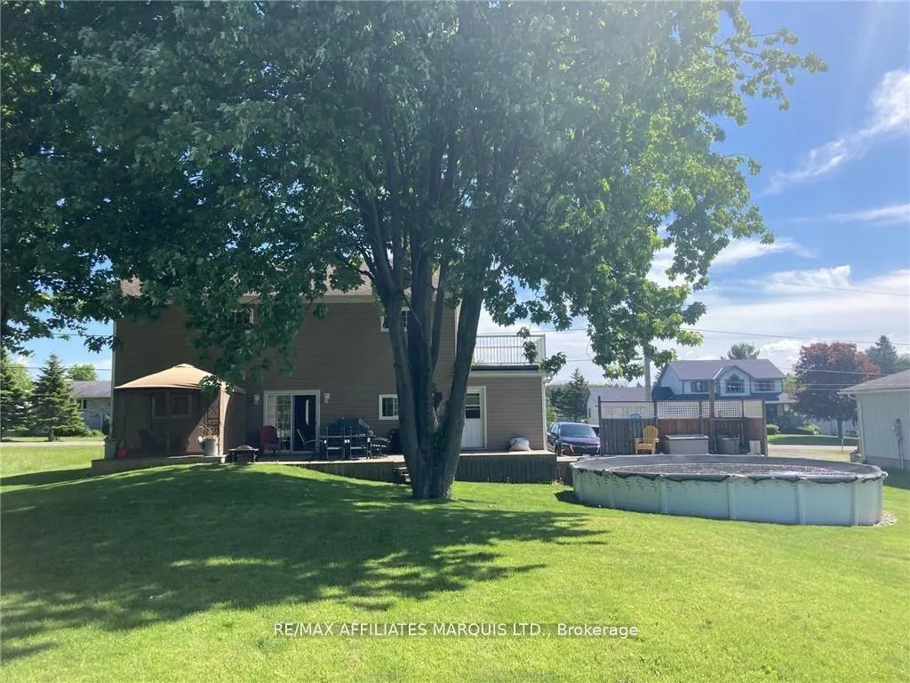 Photo 4 of 10 Coyle Drive, South Dundas, South Dundas (Williamsburgh) Twp — HOMEH