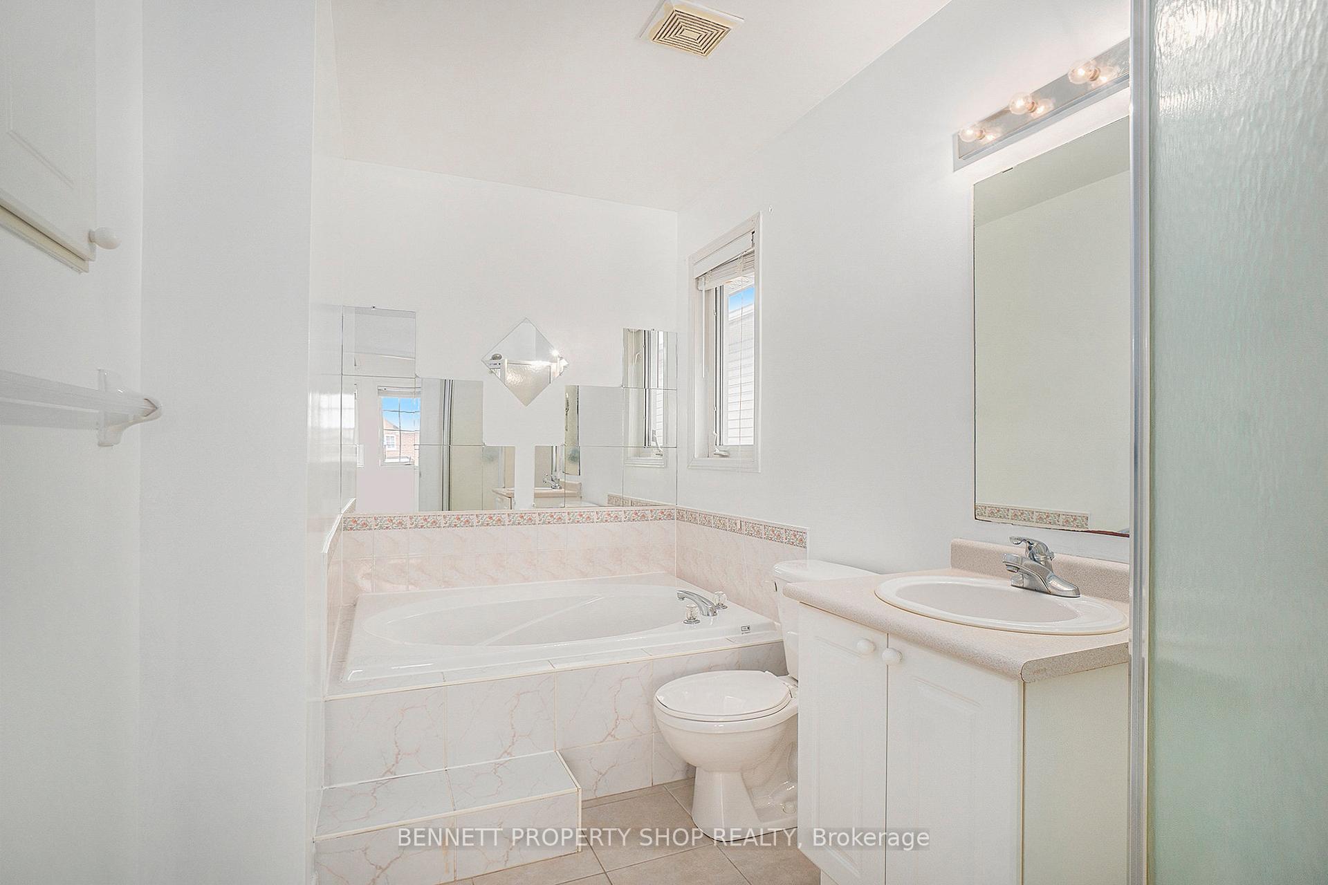 Photo 9 of 14 Craighall Circle, Ottawa, Hunt Club Park/Greenboro — HOMEH