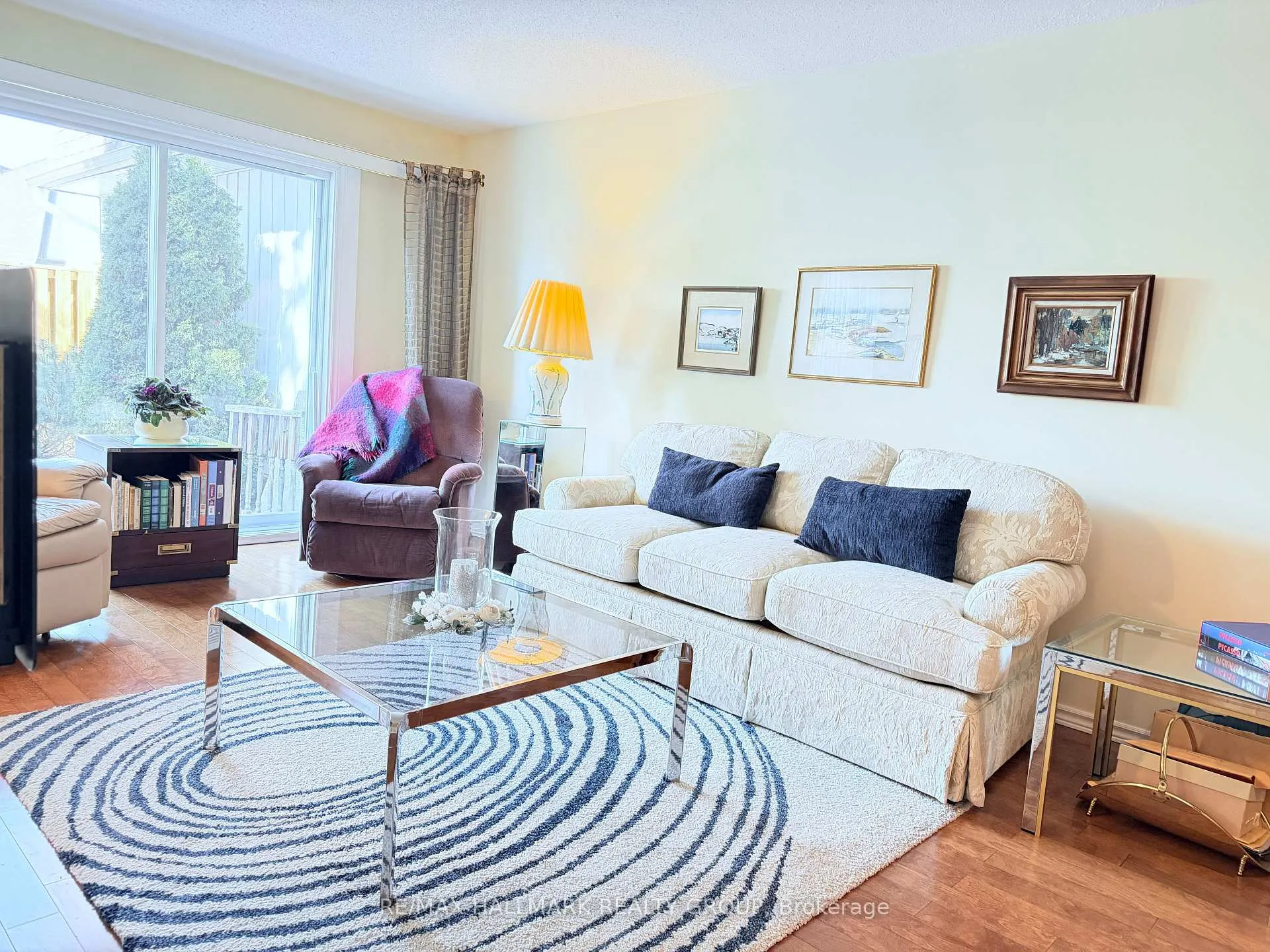 Photo 5 of Unit 8, 837 Eastvale Drive, Ottawa, Beaconwood — HOMEH