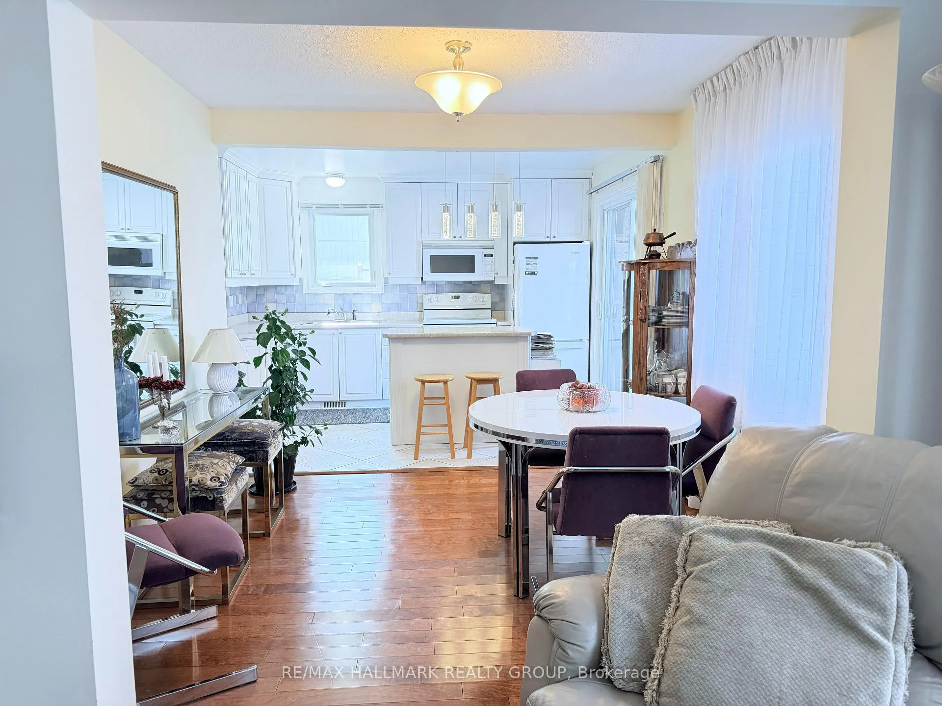 Photo 6 of Unit 8, 837 Eastvale Drive, Ottawa, Beaconwood — HOMEH