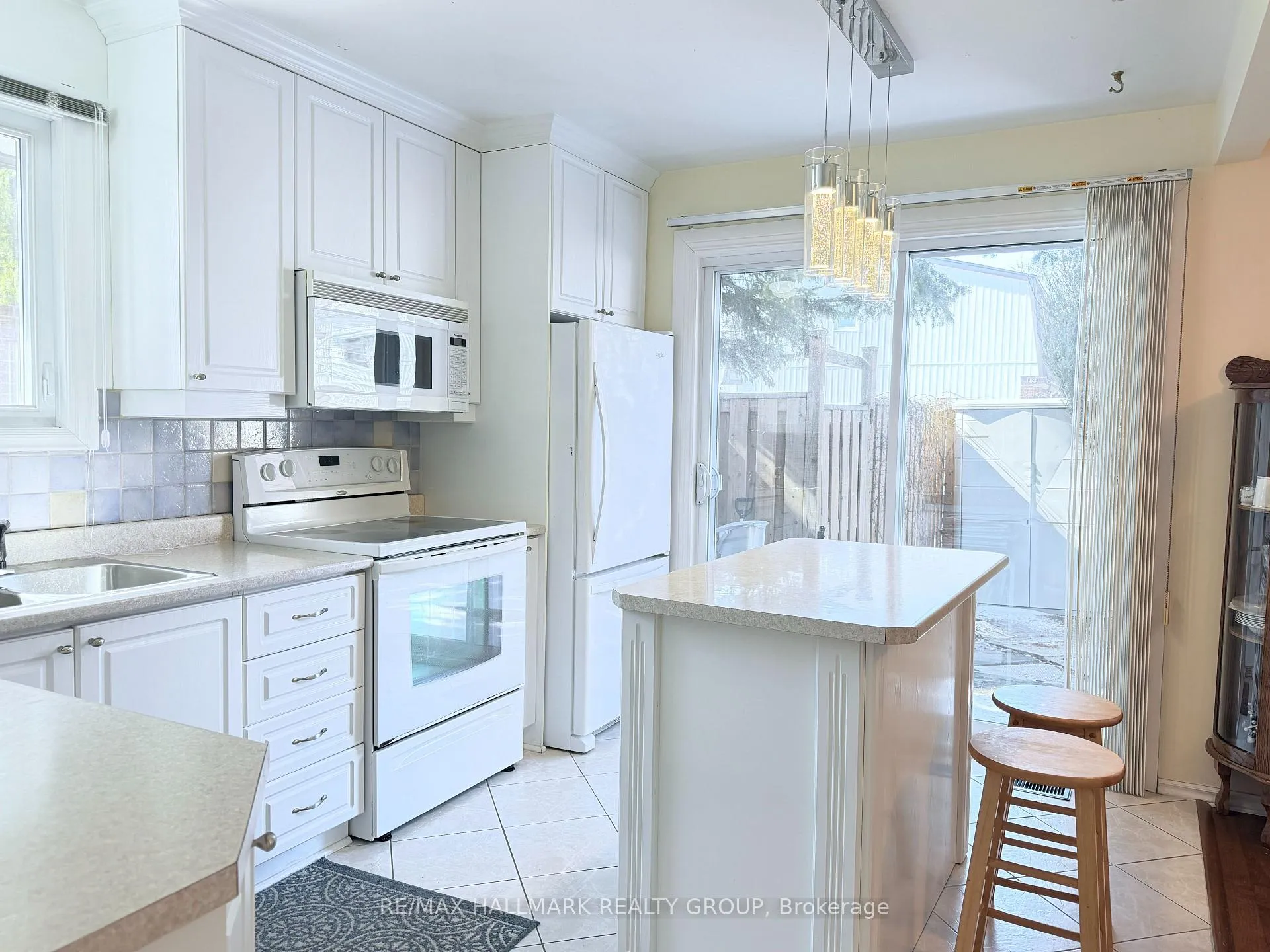 Photo 8 of Unit 8, 837 Eastvale Drive, Ottawa, Beaconwood — HOMEH