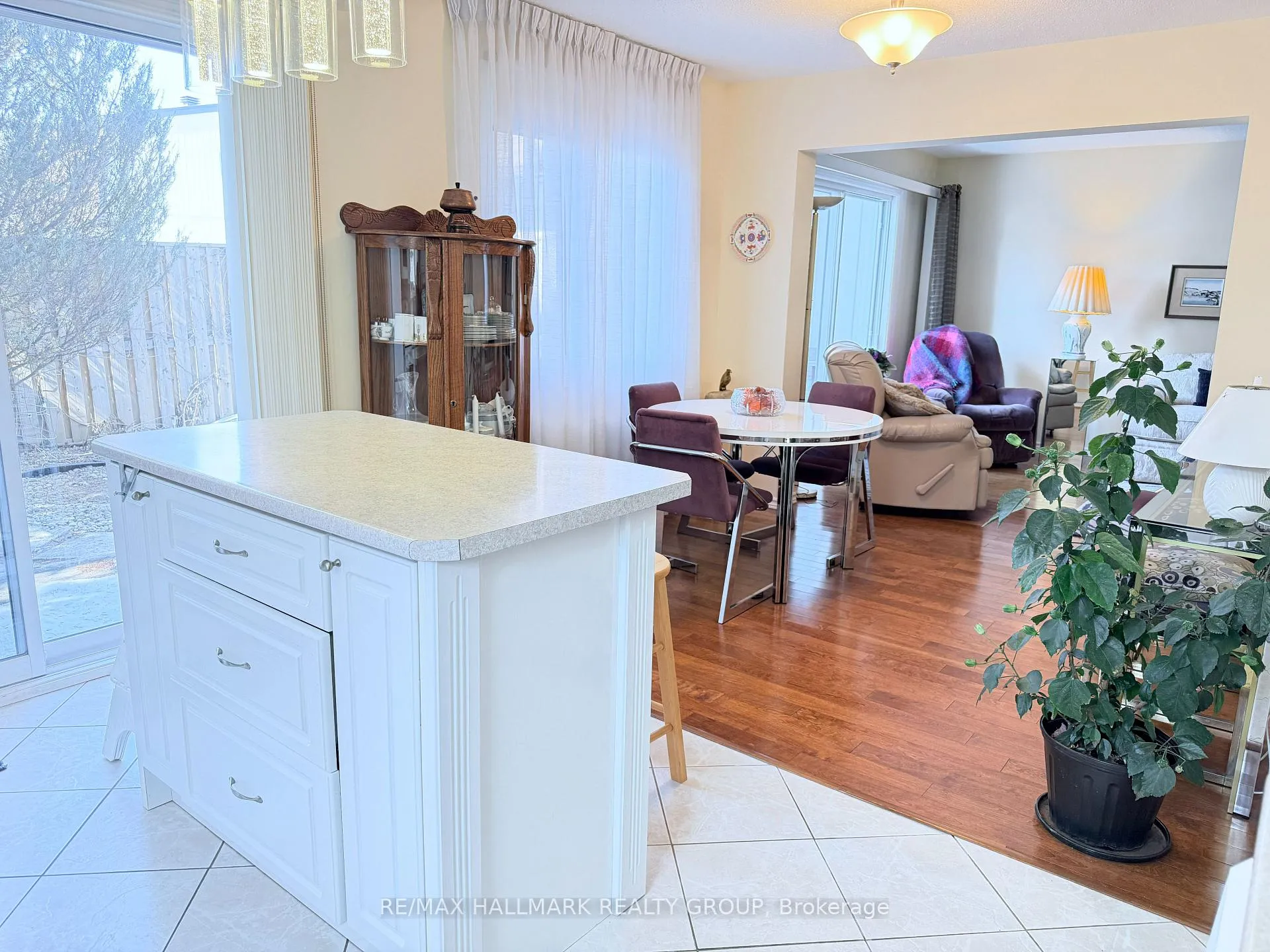Photo 10 of Unit 8, 837 Eastvale Drive, Ottawa, Beaconwood — HOMEH