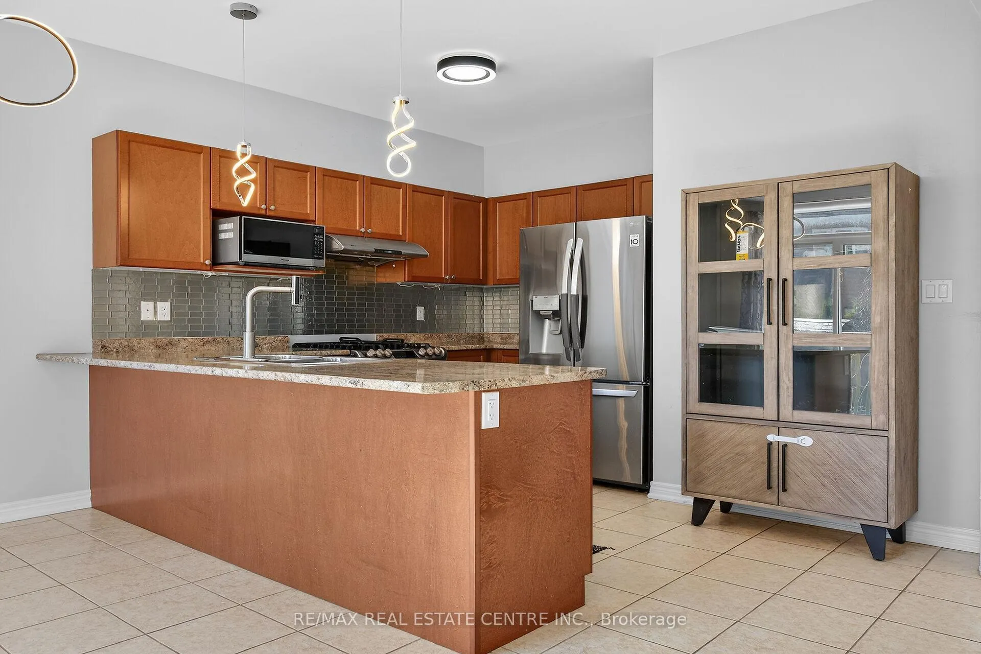 Photo 1 of 244 Raymond Road, Hamilton, Meadowlands — HOMEH