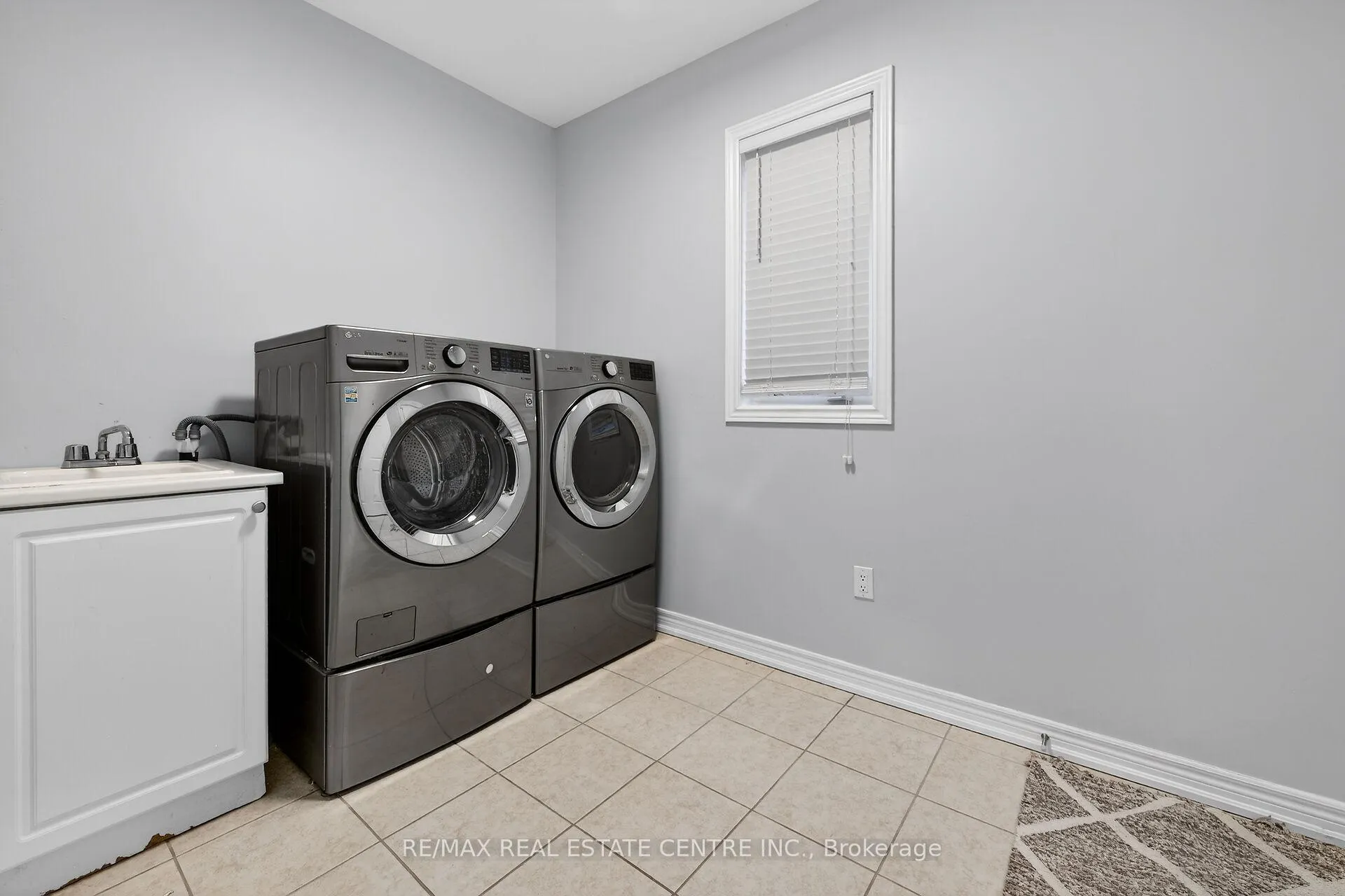 Photo 17 of 244 Raymond Road, Hamilton, Meadowlands — HOMEH