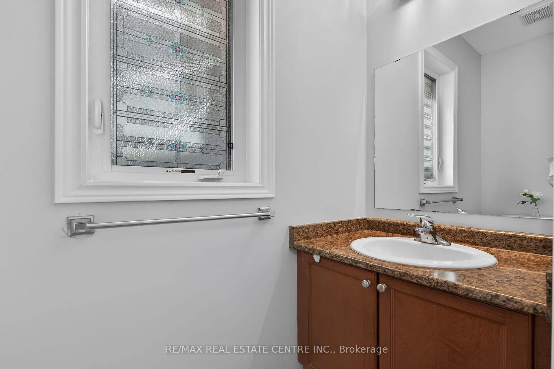 Photo 18 of 244 Raymond Road, Hamilton, Meadowlands — HOMEH