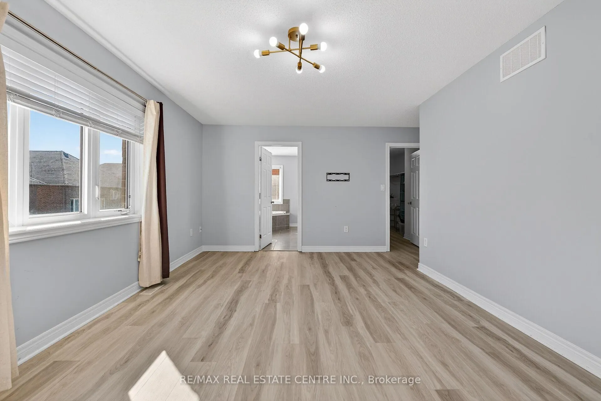 Photo 21 of 244 Raymond Road, Hamilton, Meadowlands — HOMEH