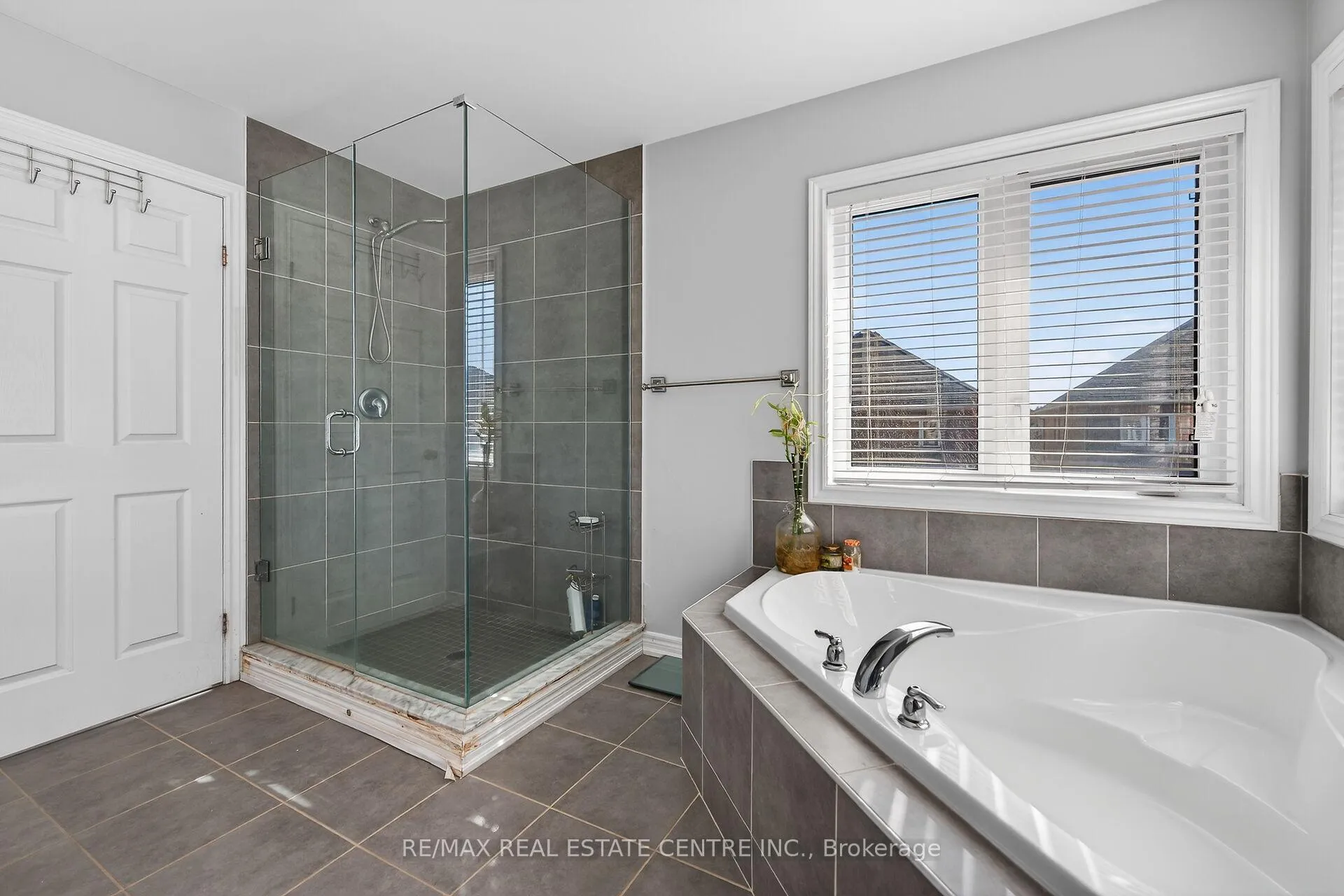 Photo 6 of 244 Raymond Road, Hamilton, Meadowlands — HOMEH