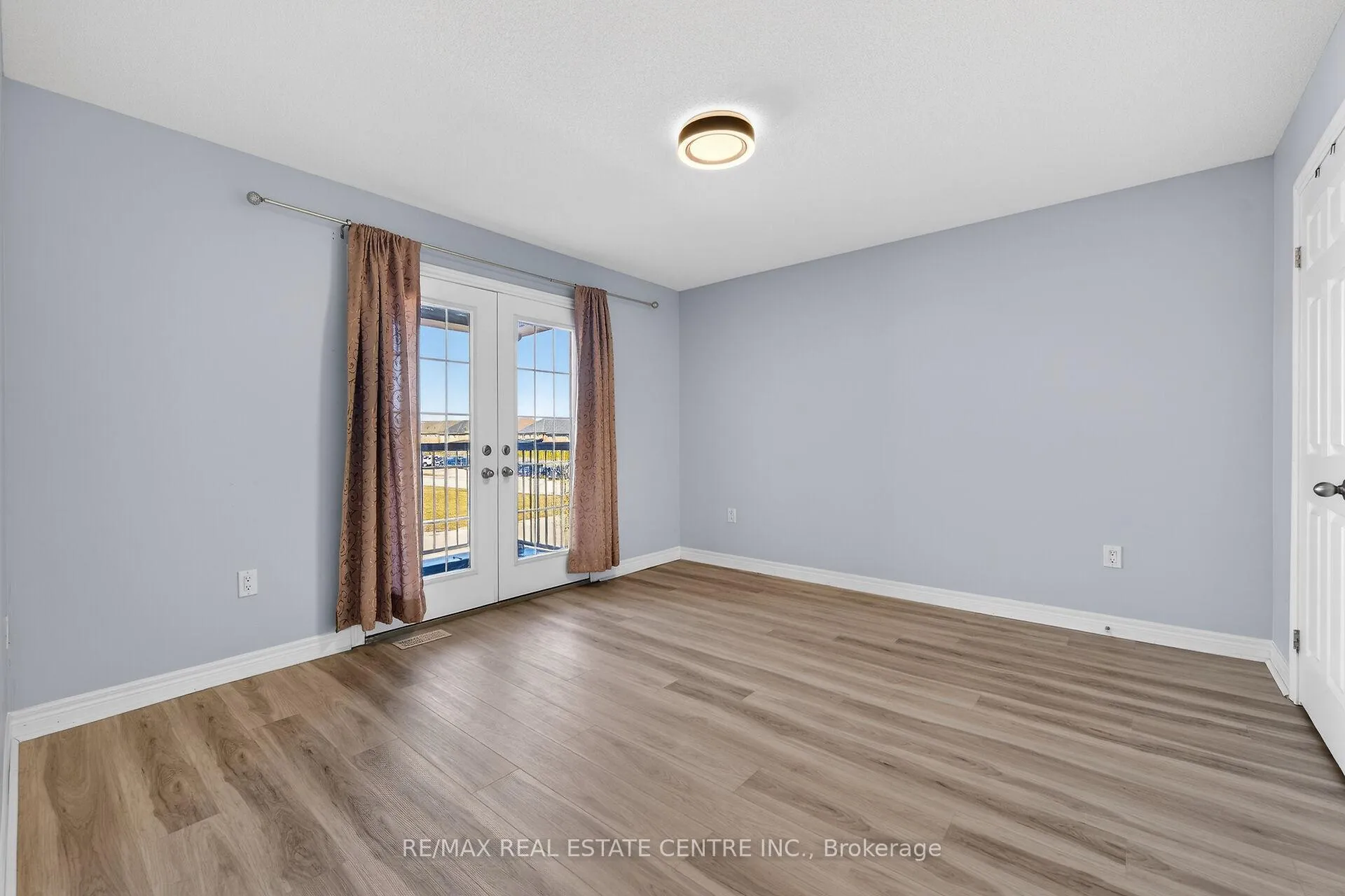 Photo 25 of 244 Raymond Road, Hamilton, Meadowlands — HOMEH