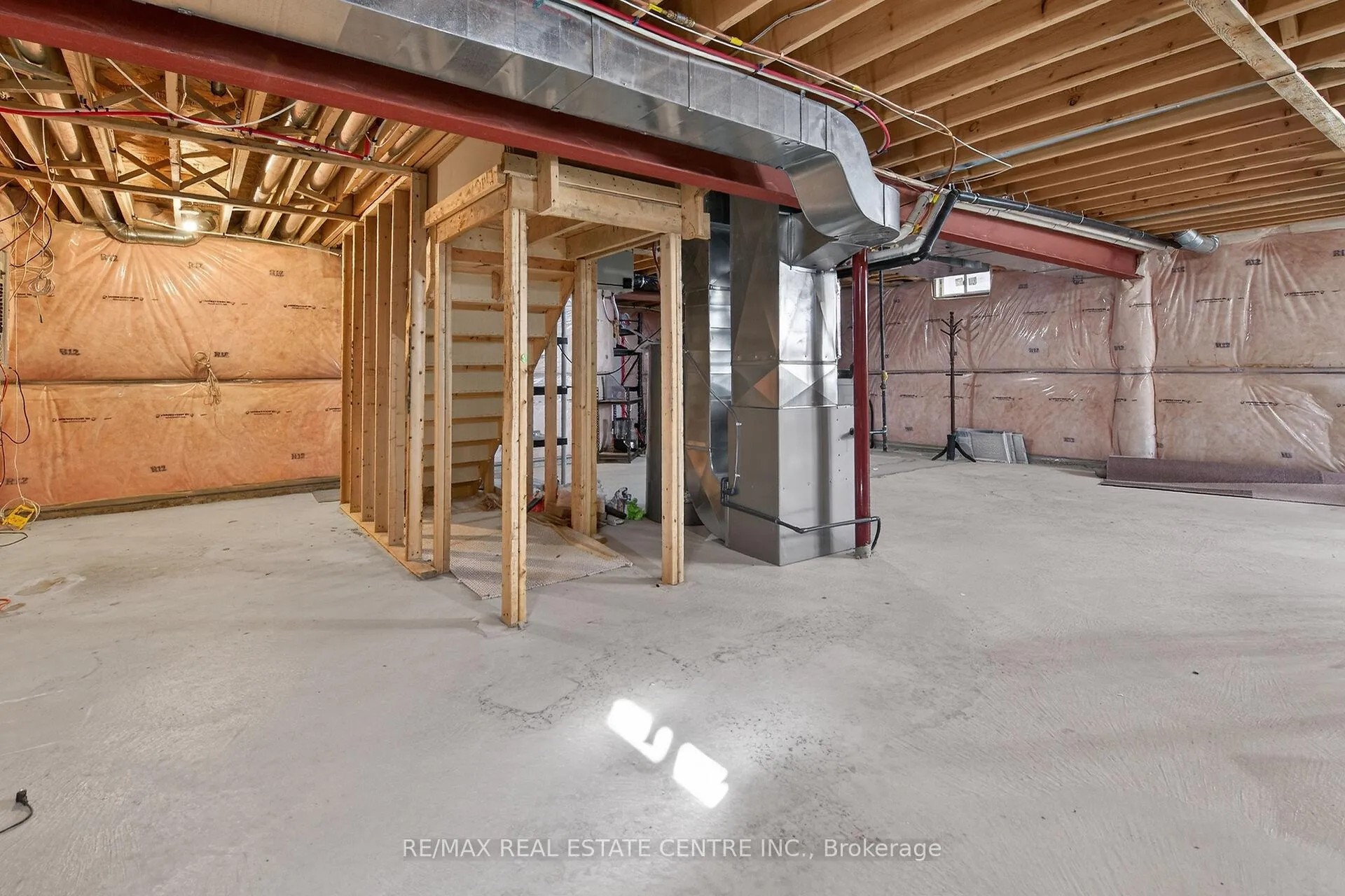 Photo 9 of 244 Raymond Road, Hamilton, Meadowlands — HOMEH