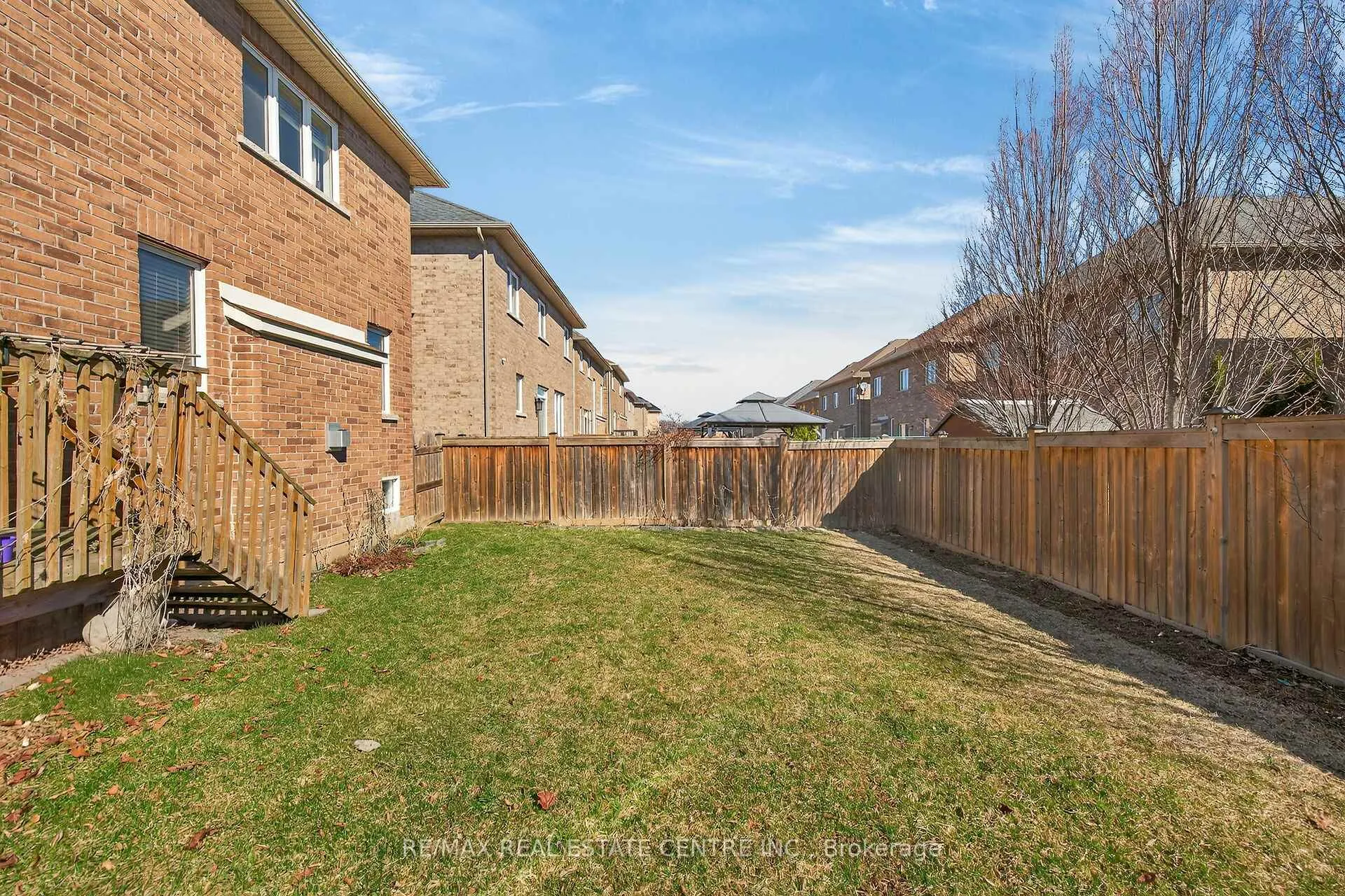 Photo 11 of 244 Raymond Road, Hamilton, Meadowlands — HOMEH