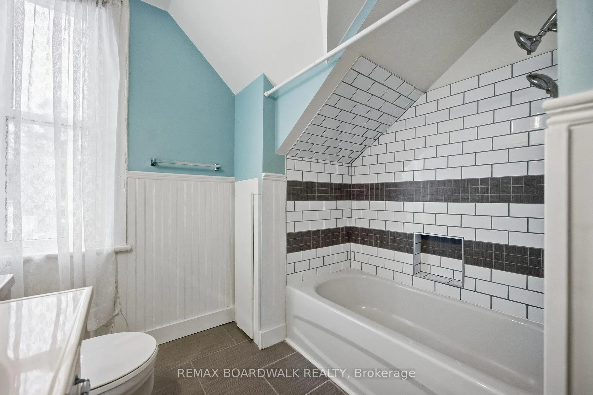 Photo 10 of 33-35 Victoria Street, Carleton Place — HOMEH