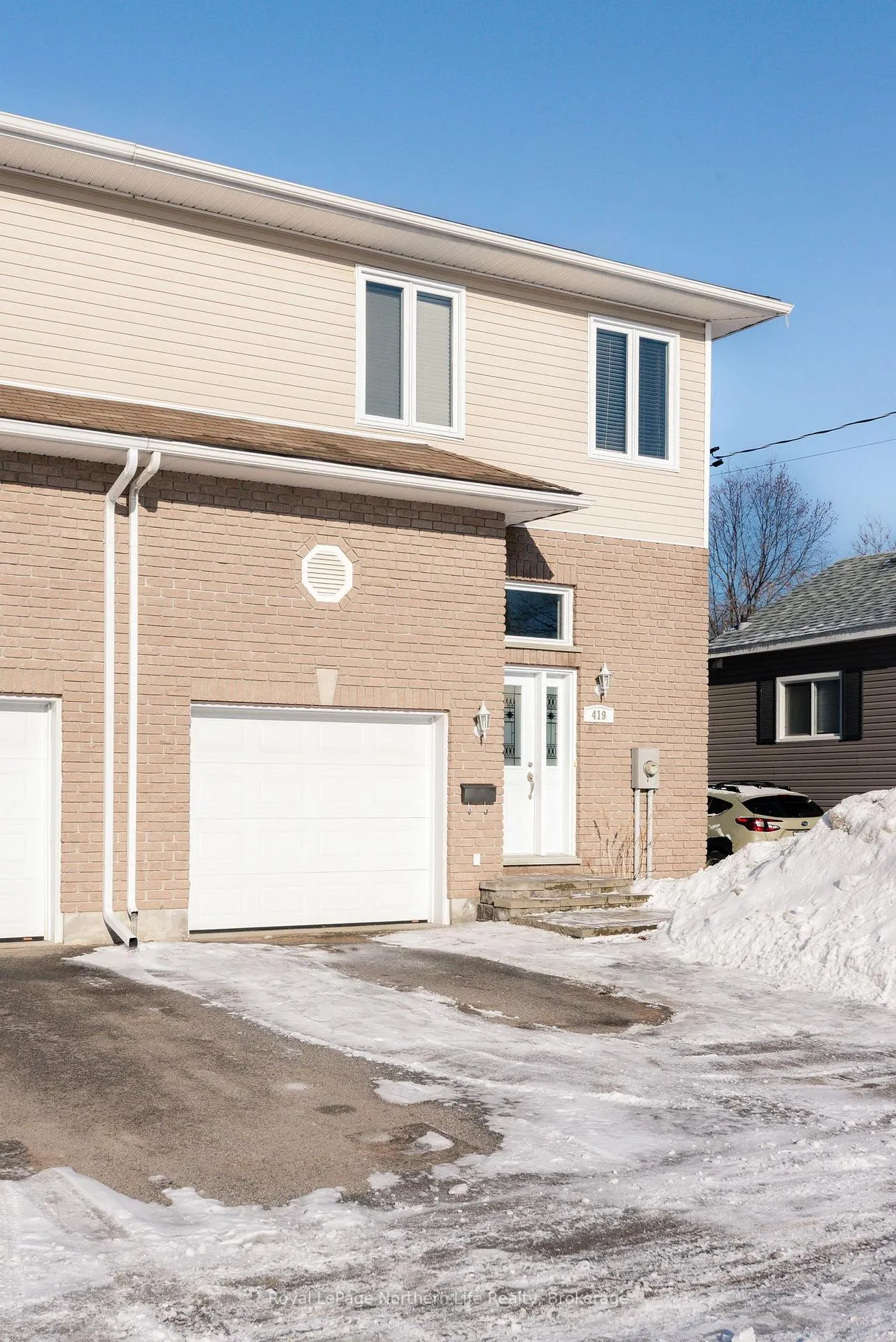 Front of 419 King Street W