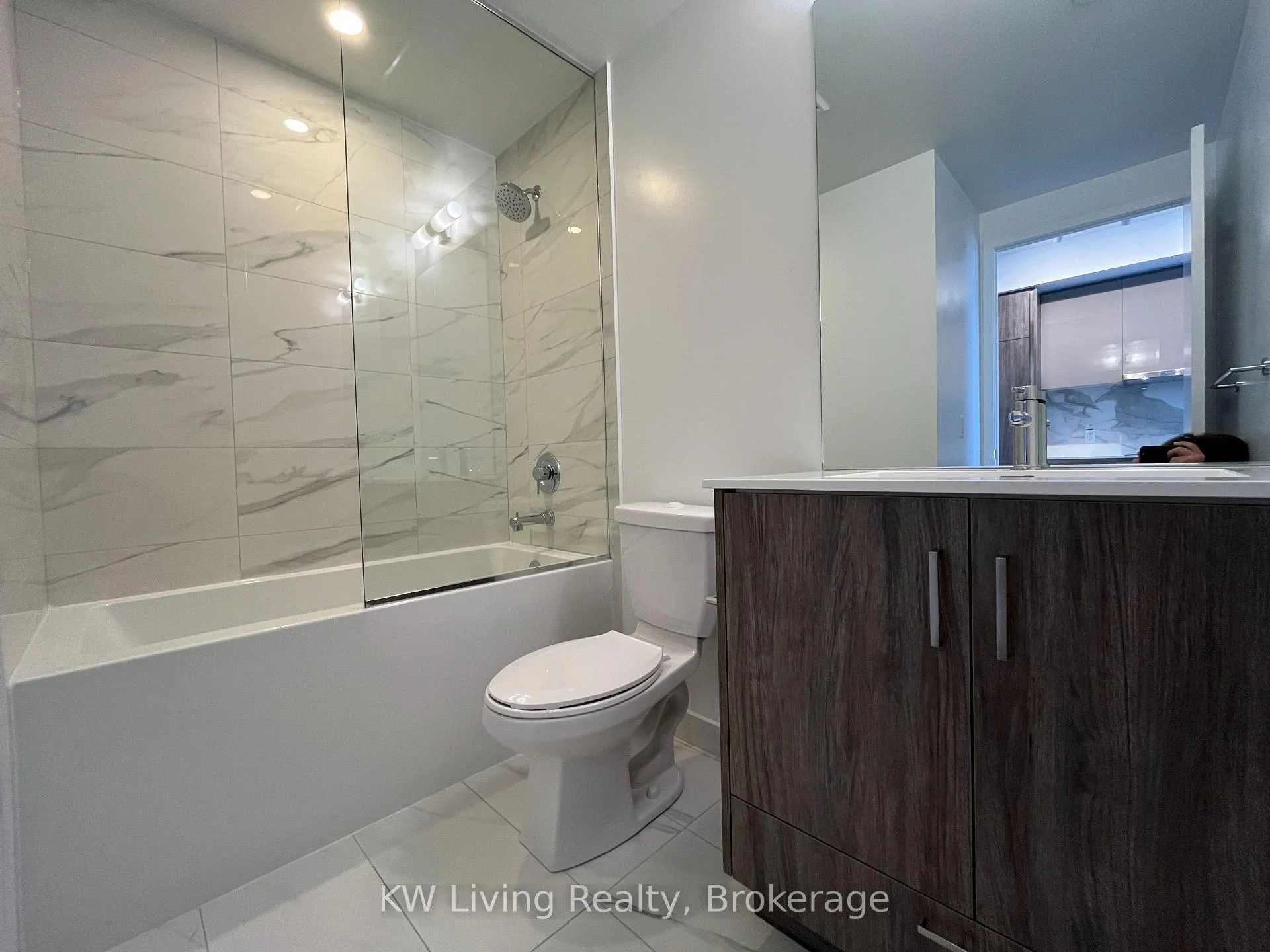 Photo 4 of Unit 3901, 180 Front Street E, Toronto, Moss Park — HOMEH