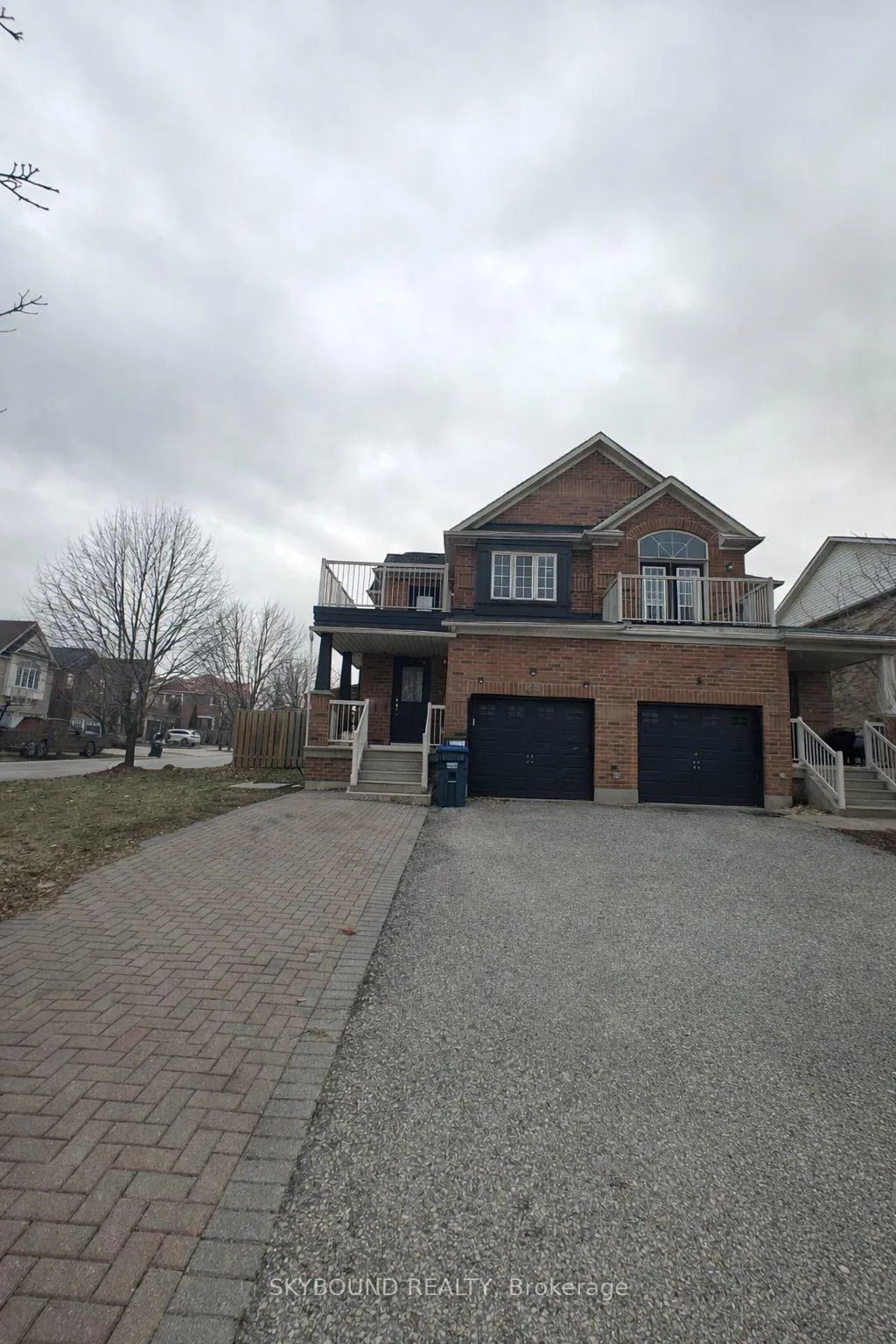 Front of Unit Bsmt, 828 Bethany Crescent