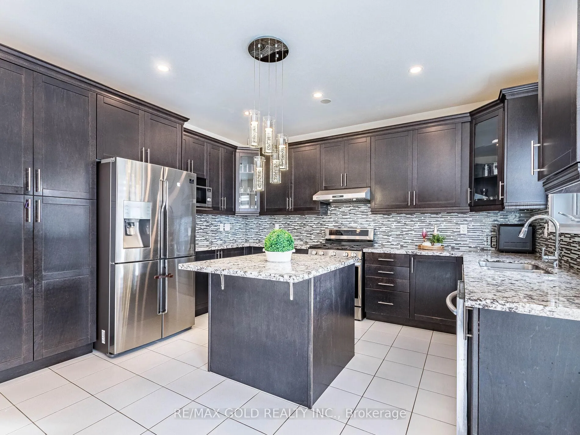 Photo 17 of 520 Veterans Drive, Brampton, Northwest Brampton — HOMEH