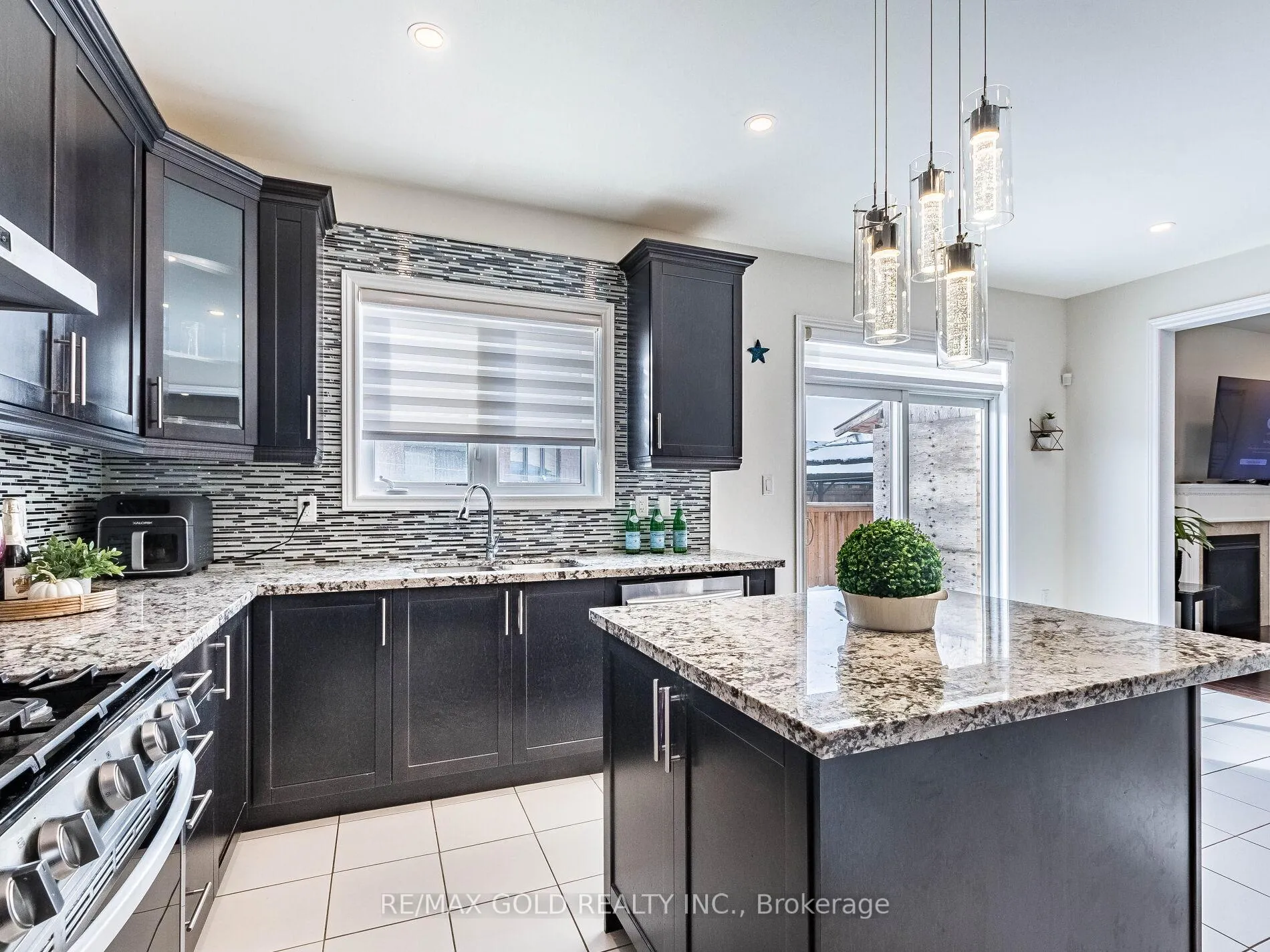 Photo 18 of 520 Veterans Drive, Brampton, Northwest Brampton — HOMEH