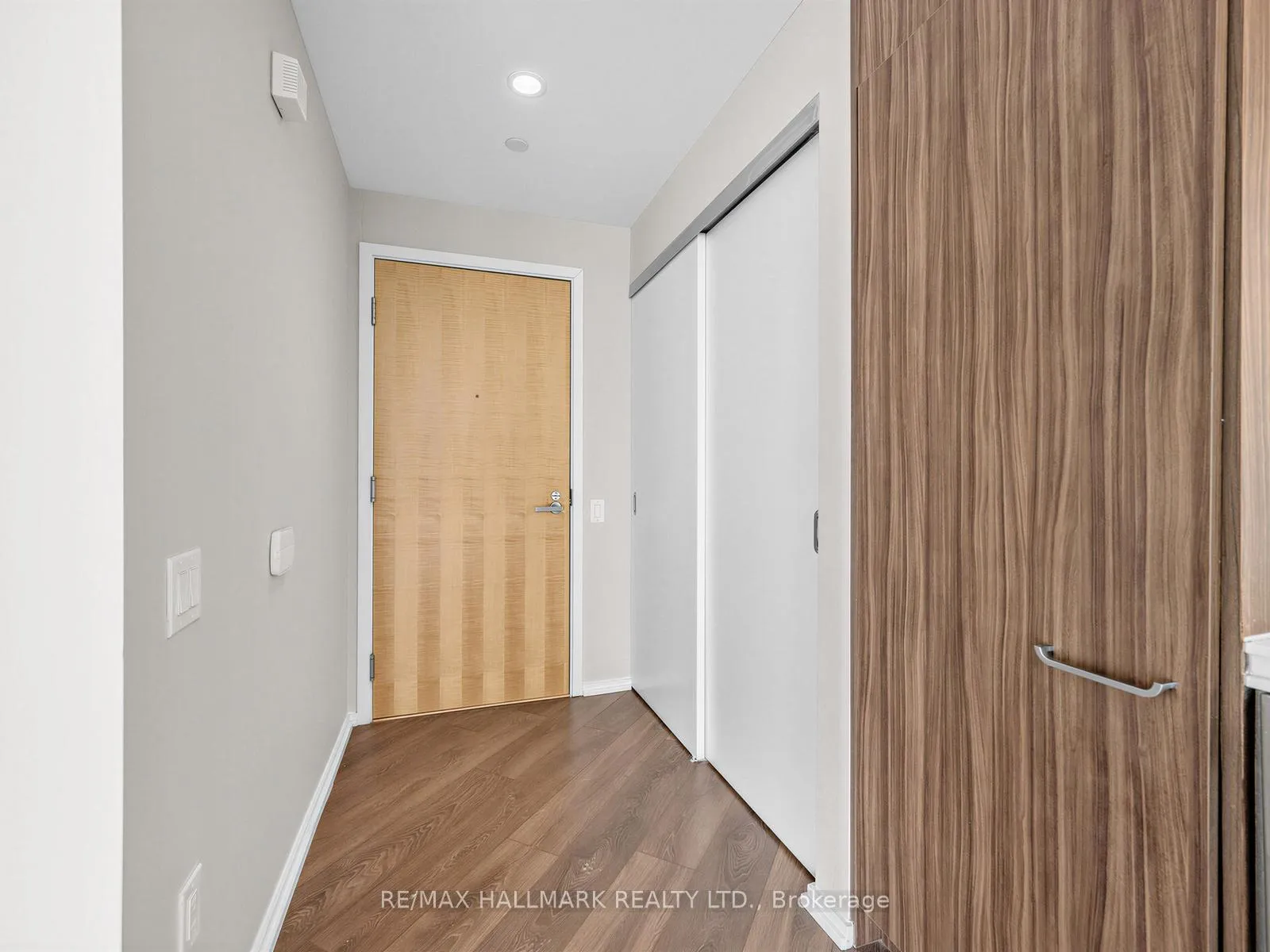 Photo 2 of Unit 2012, 45 Charles Street E, Toronto, Church-Yonge Corridor — HOMEH