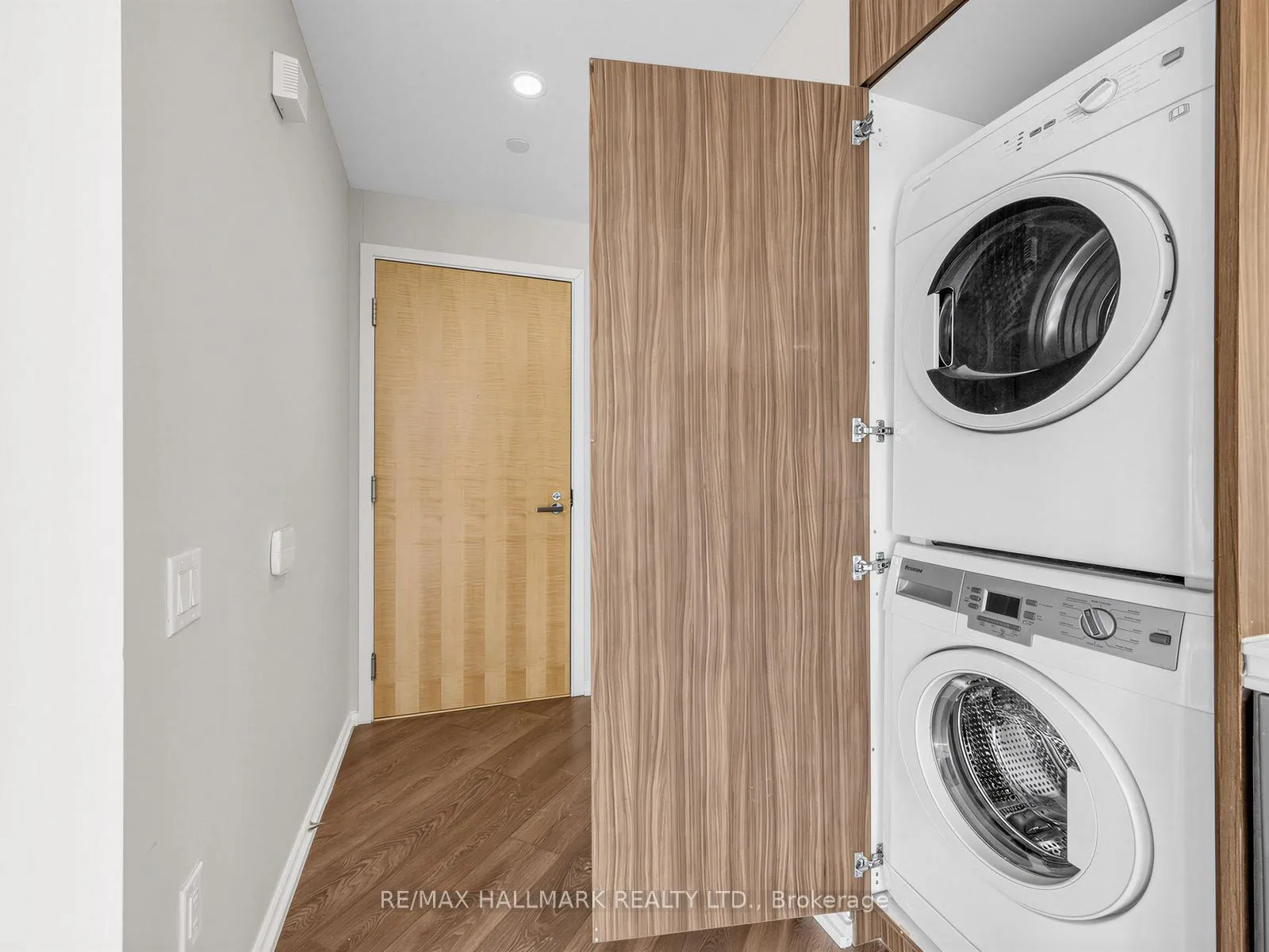 Photo 3 of Unit 2012, 45 Charles Street E, Toronto, Church-Yonge Corridor — HOMEH