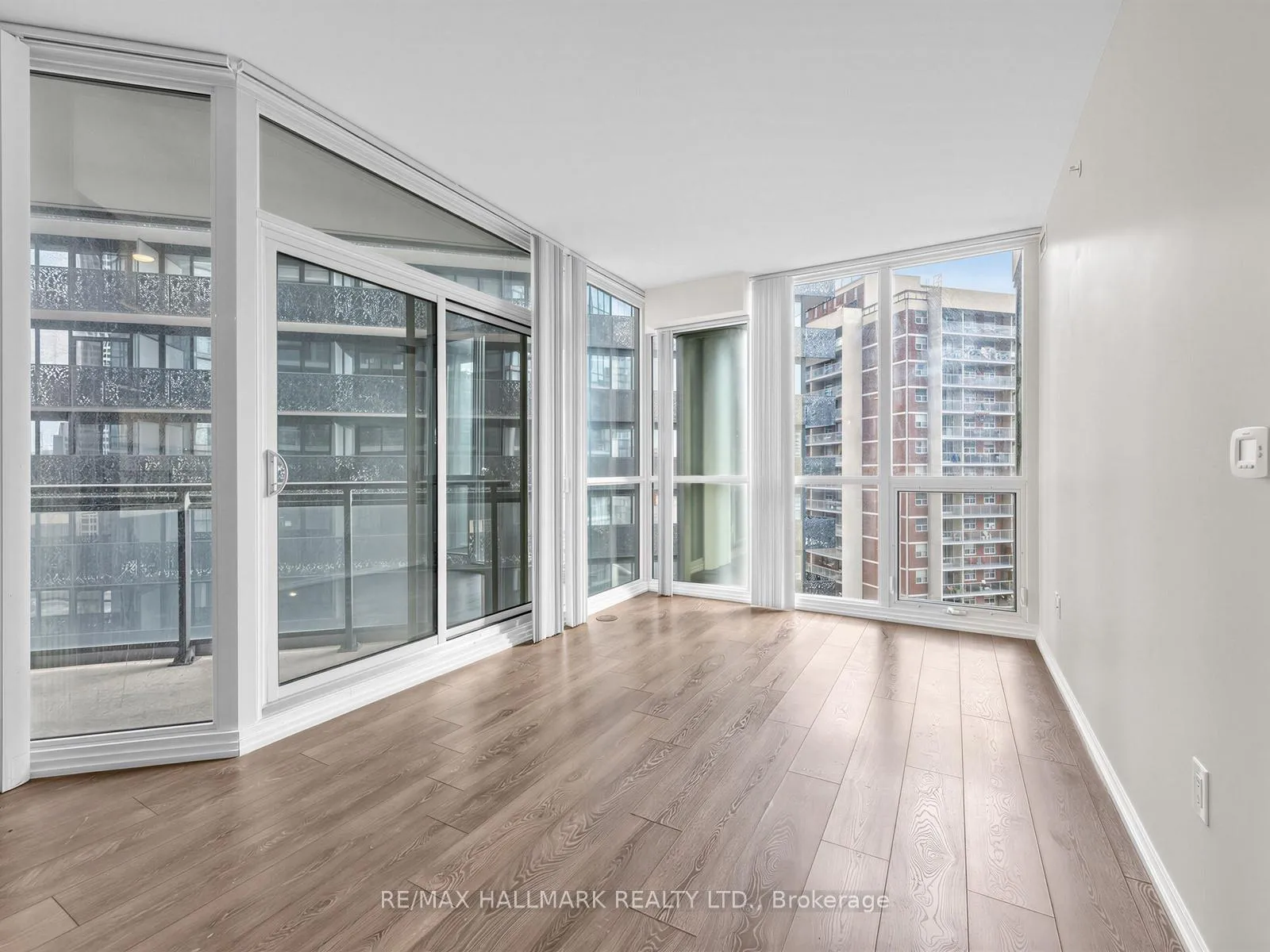Photo 6 of Unit 2012, 45 Charles Street E, Toronto, Church-Yonge Corridor — HOMEH