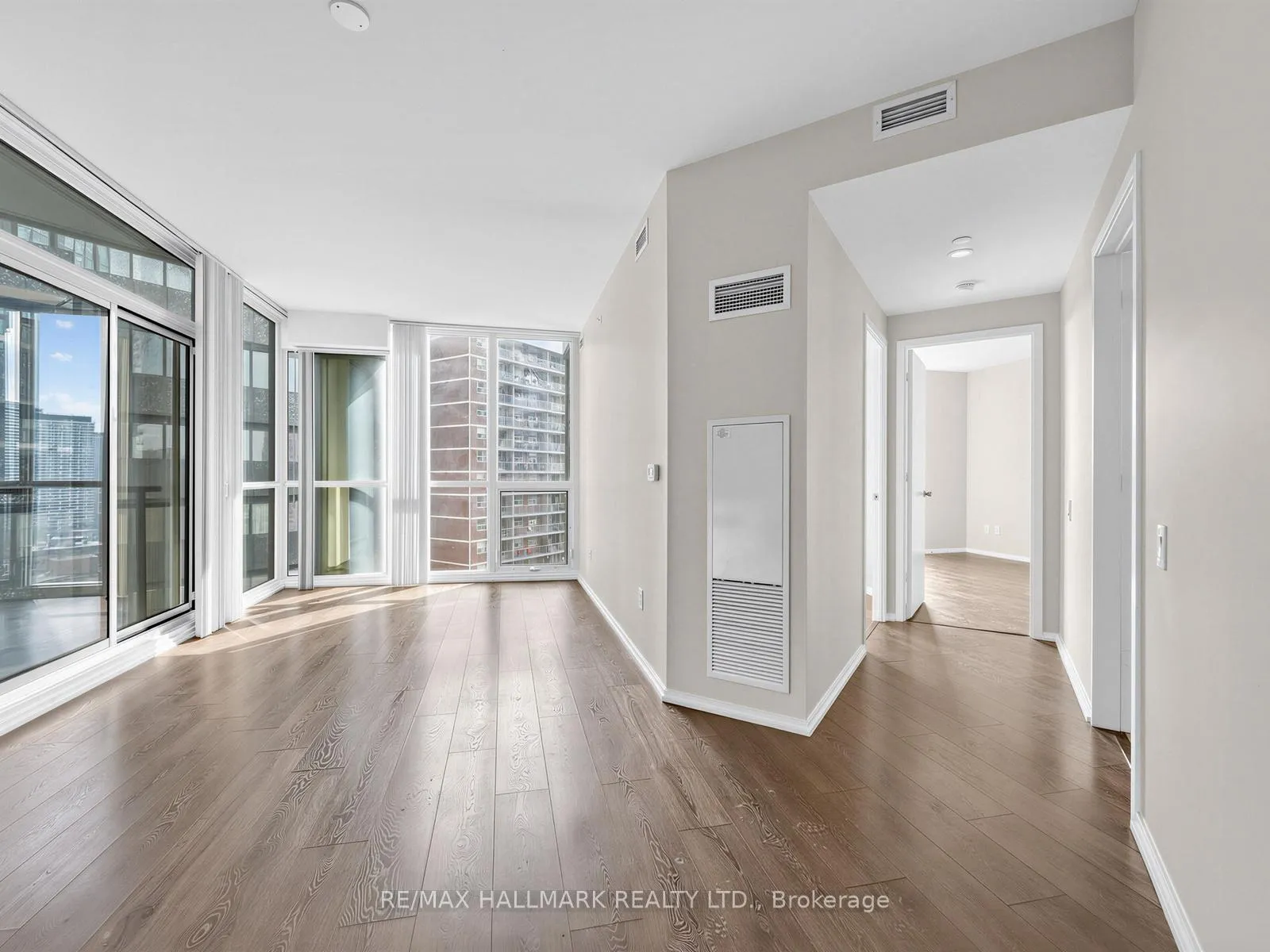 Photo 14 of Unit 2012, 45 Charles Street E, Toronto, Church-Yonge Corridor — HOMEH