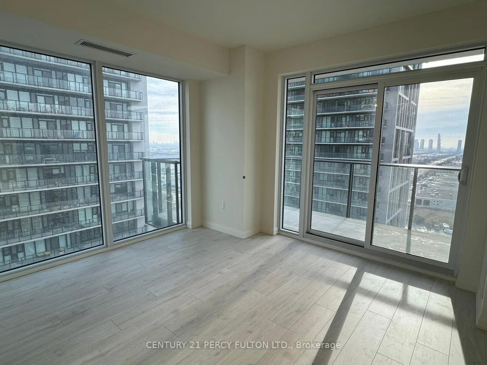 Photo 8 of Unit 1803, 27 Korda Gate, Vaughan, Vellore Village — HOMEH