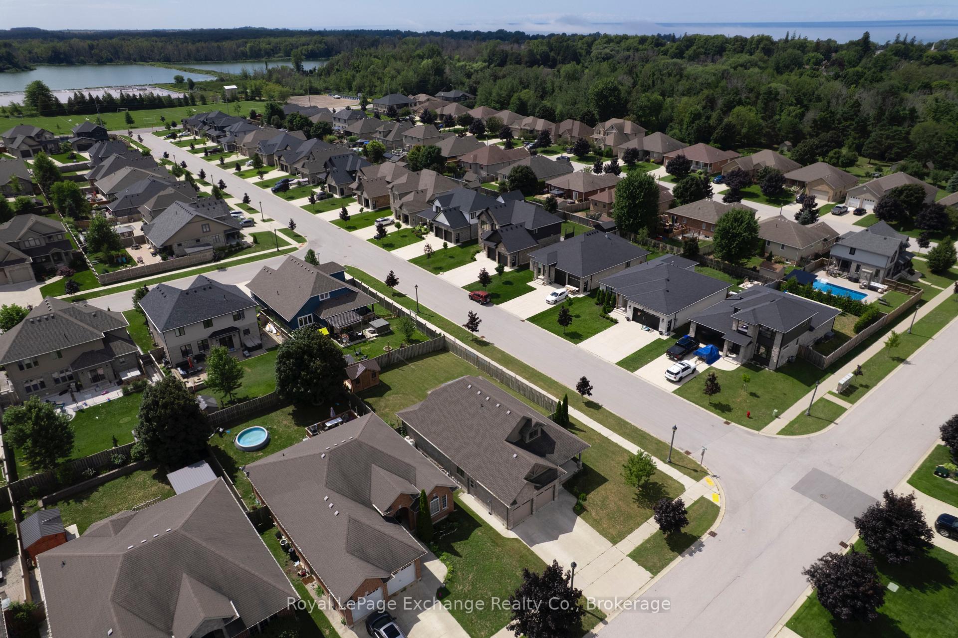 Photo 4 of 310 Wieck Boulevard, Kincardine — HOMEH