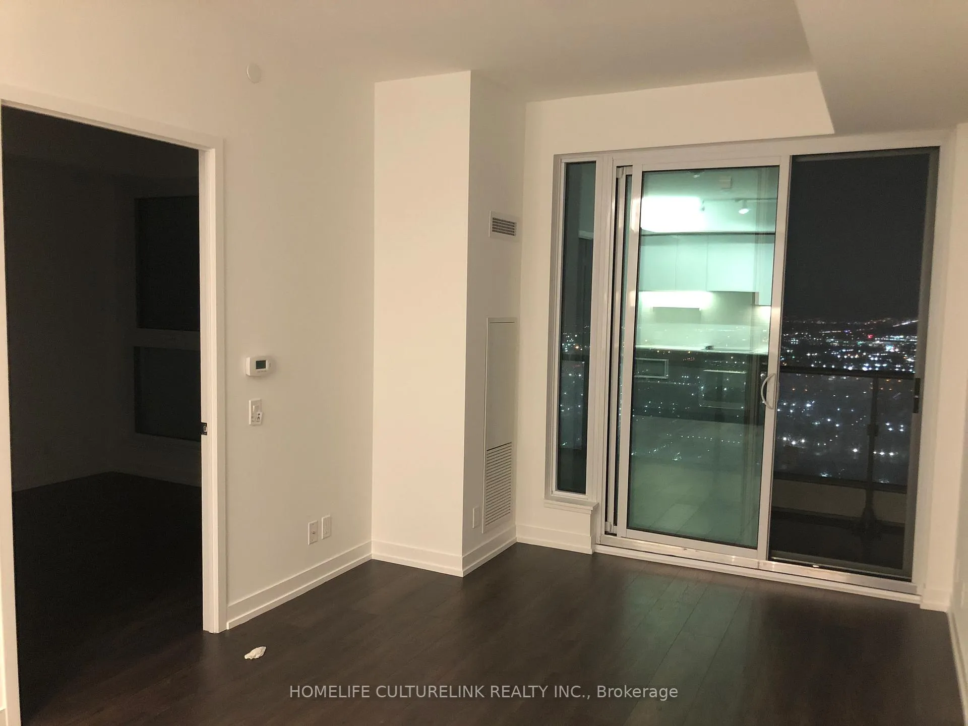 Photo 4 of Unit 5812, 5 Buttermill Avenue, Vaughan, Vaughan Corporate Centre — HOMEH
