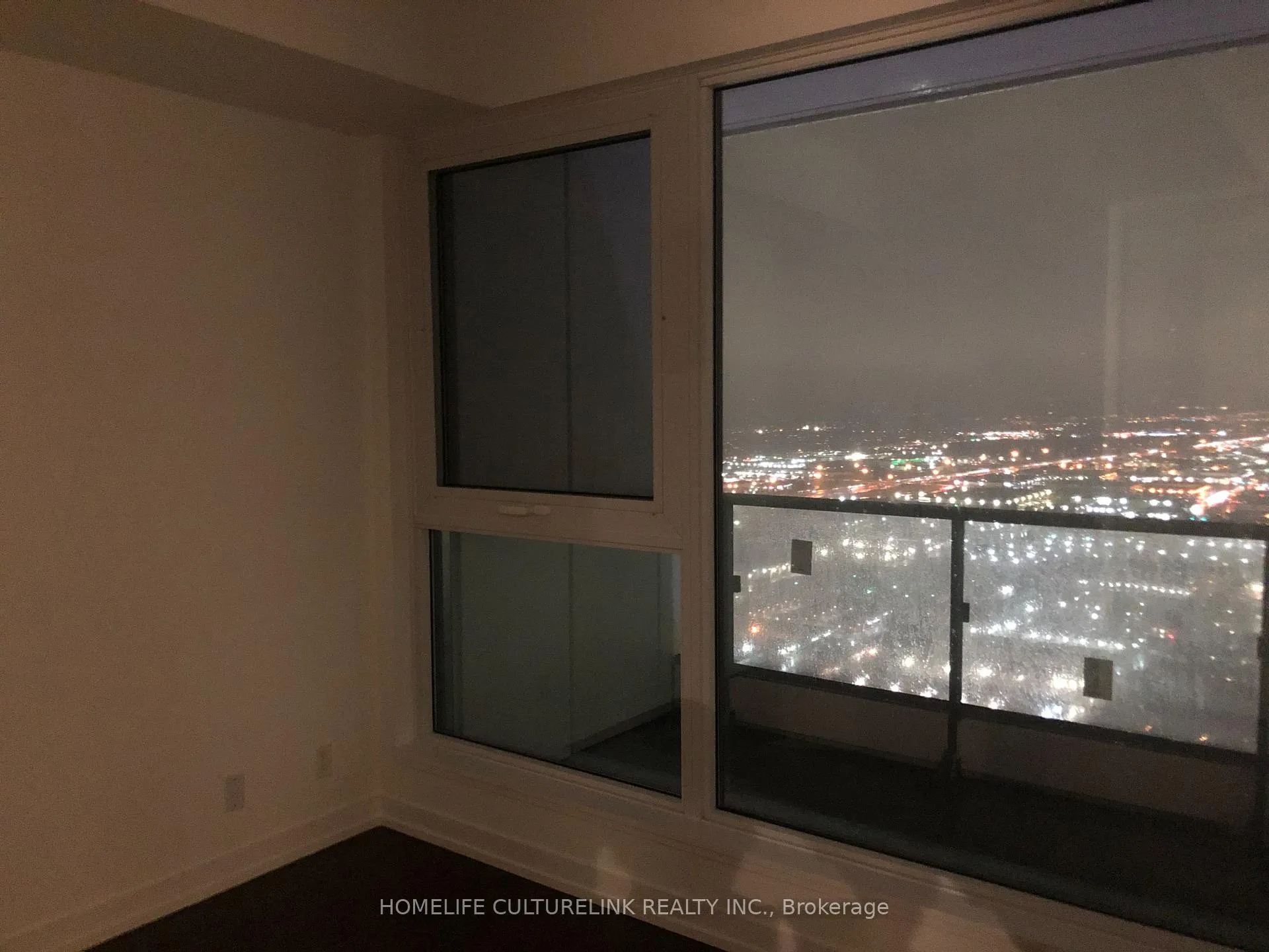 Photo 6 of Unit 5812, 5 Buttermill Avenue, Vaughan, Vaughan Corporate Centre — HOMEH