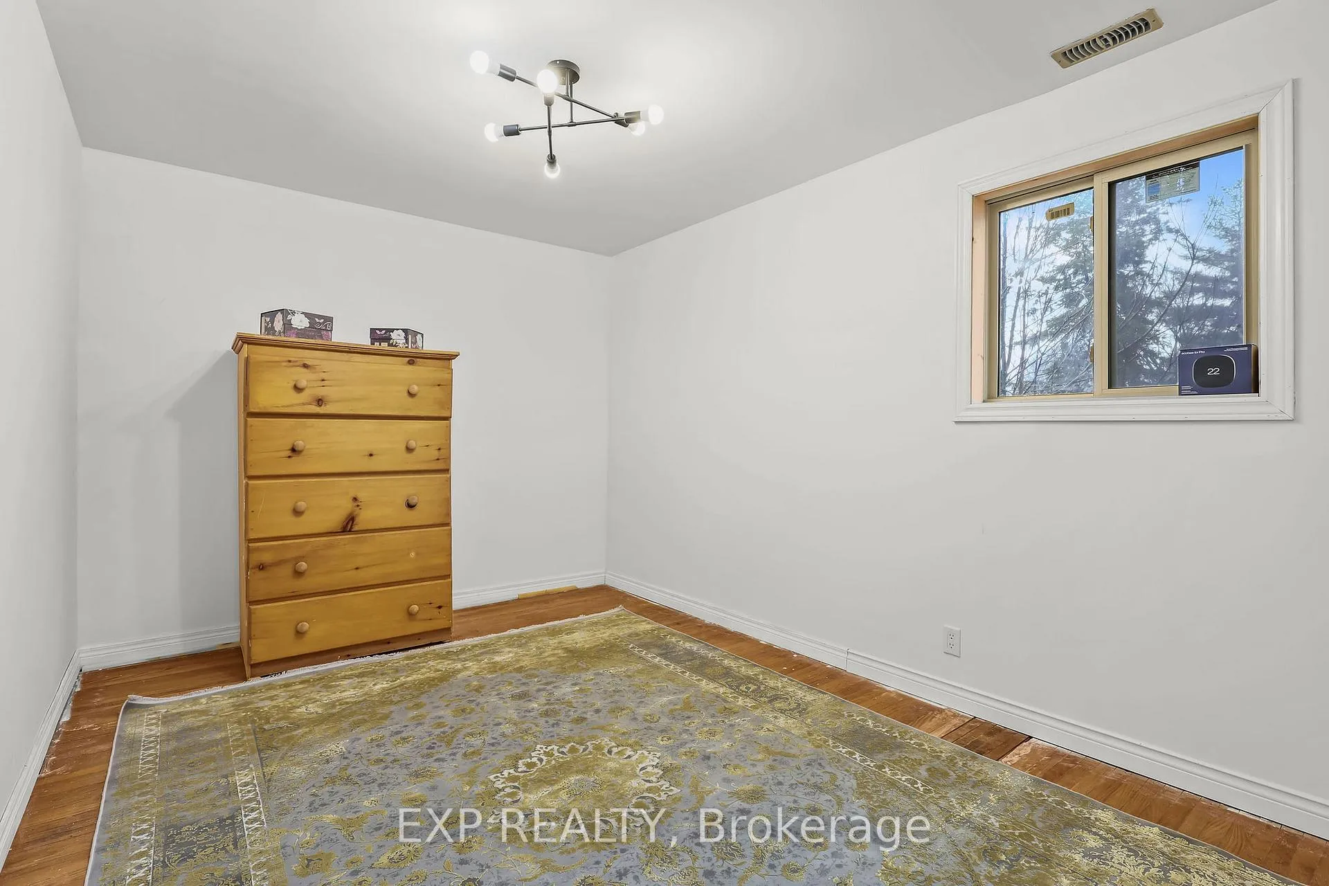 Photo 11 of 137 Oak Street E, Chatham-Kent, Bothwell — HOMEH