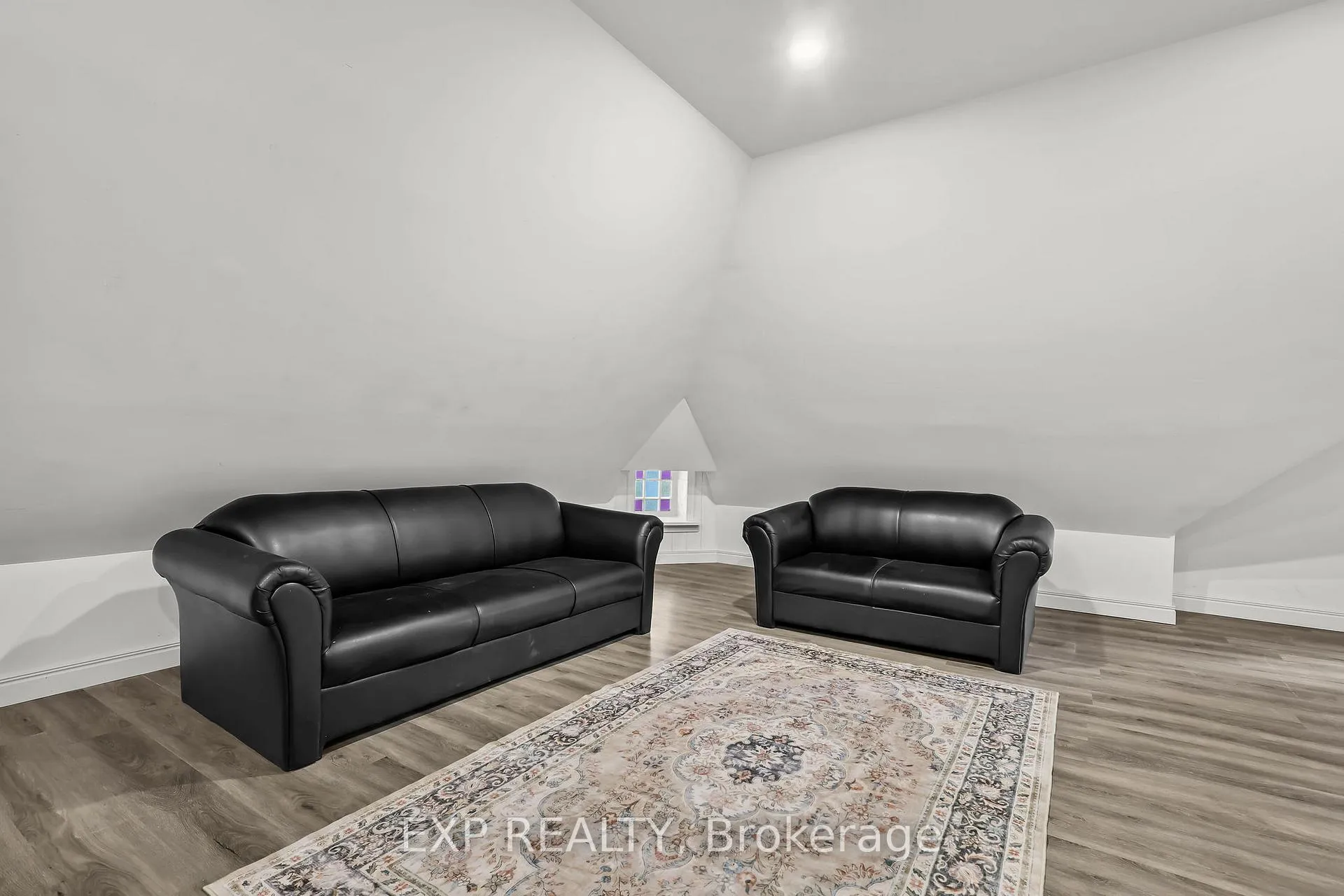 Photo 19 of 137 Oak Street E, Chatham-Kent, Bothwell — HOMEH