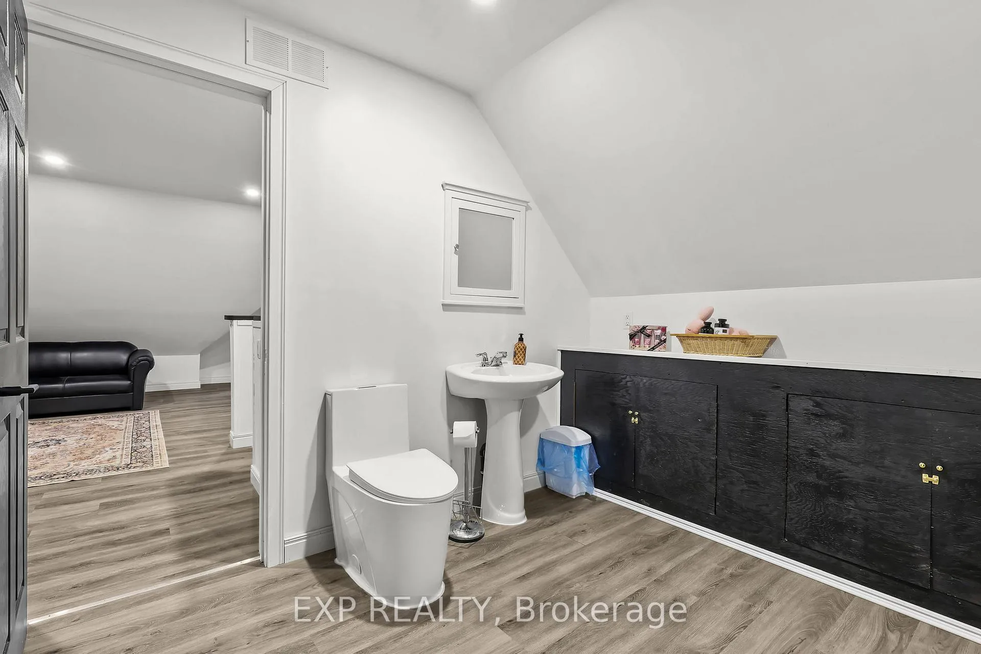 Photo 21 of 137 Oak Street E, Chatham-Kent, Bothwell — HOMEH