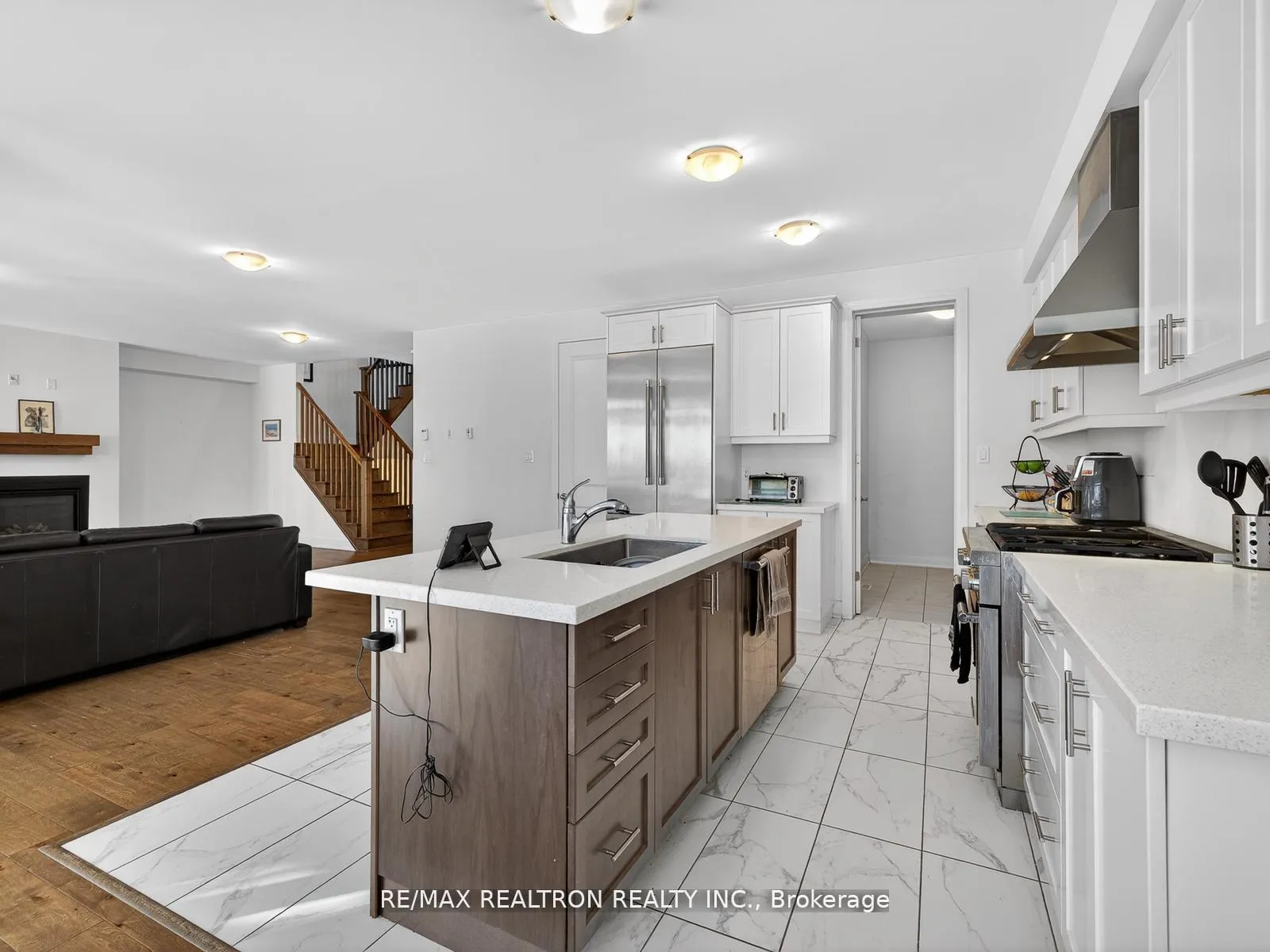 Photo 7 of 27 Franklin Trail, Barrie, Rural Barrie Southwest — HOMEH