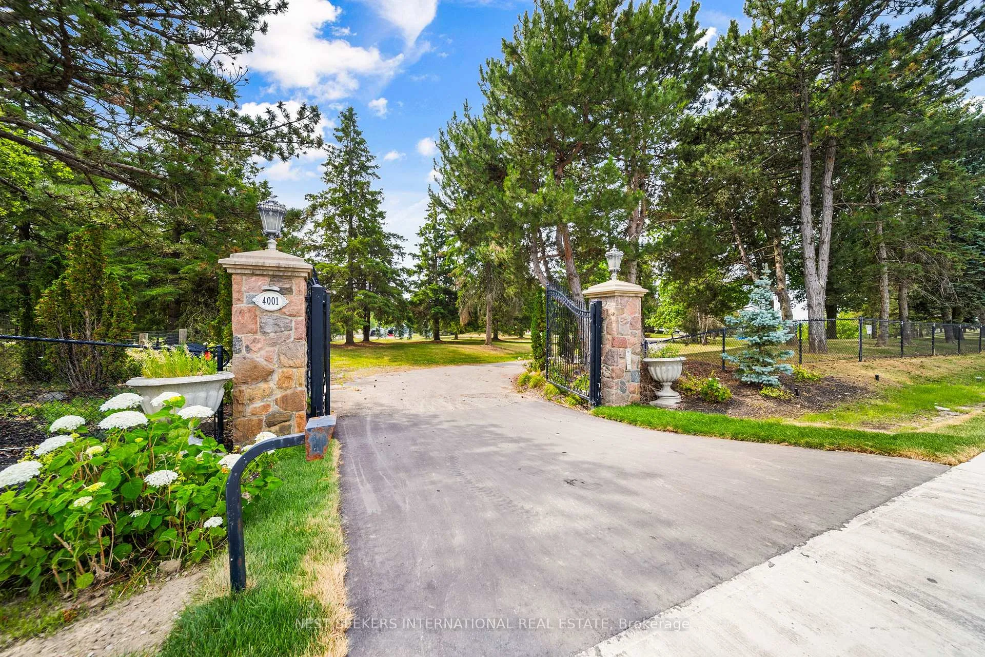 Photo 2 of Unit West, 4001 Teston Road W, Vaughan, Vellore Village — HOMEH