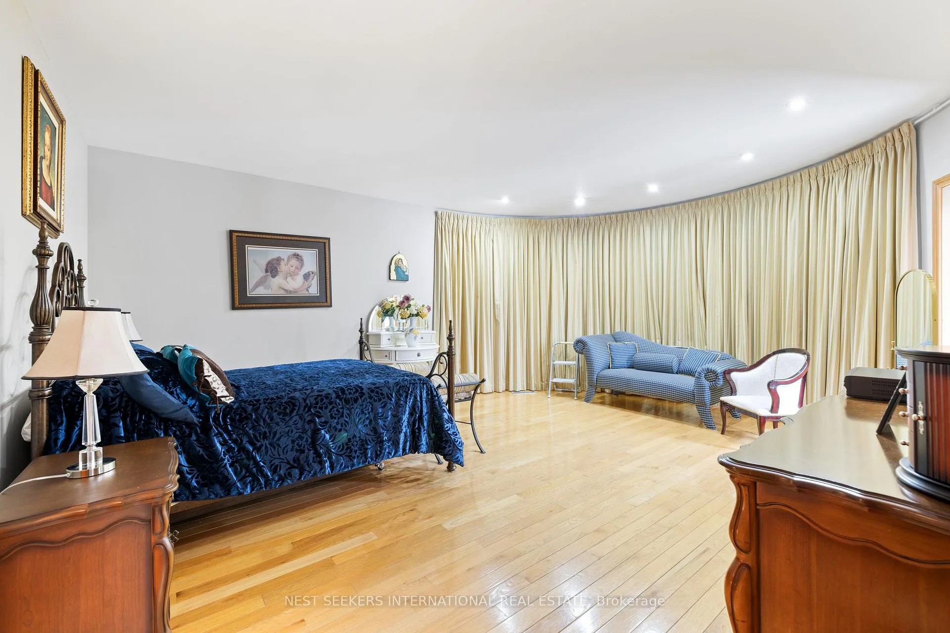Photo 24 of Unit West, 4001 Teston Road W, Vaughan, Vellore Village — HOMEH