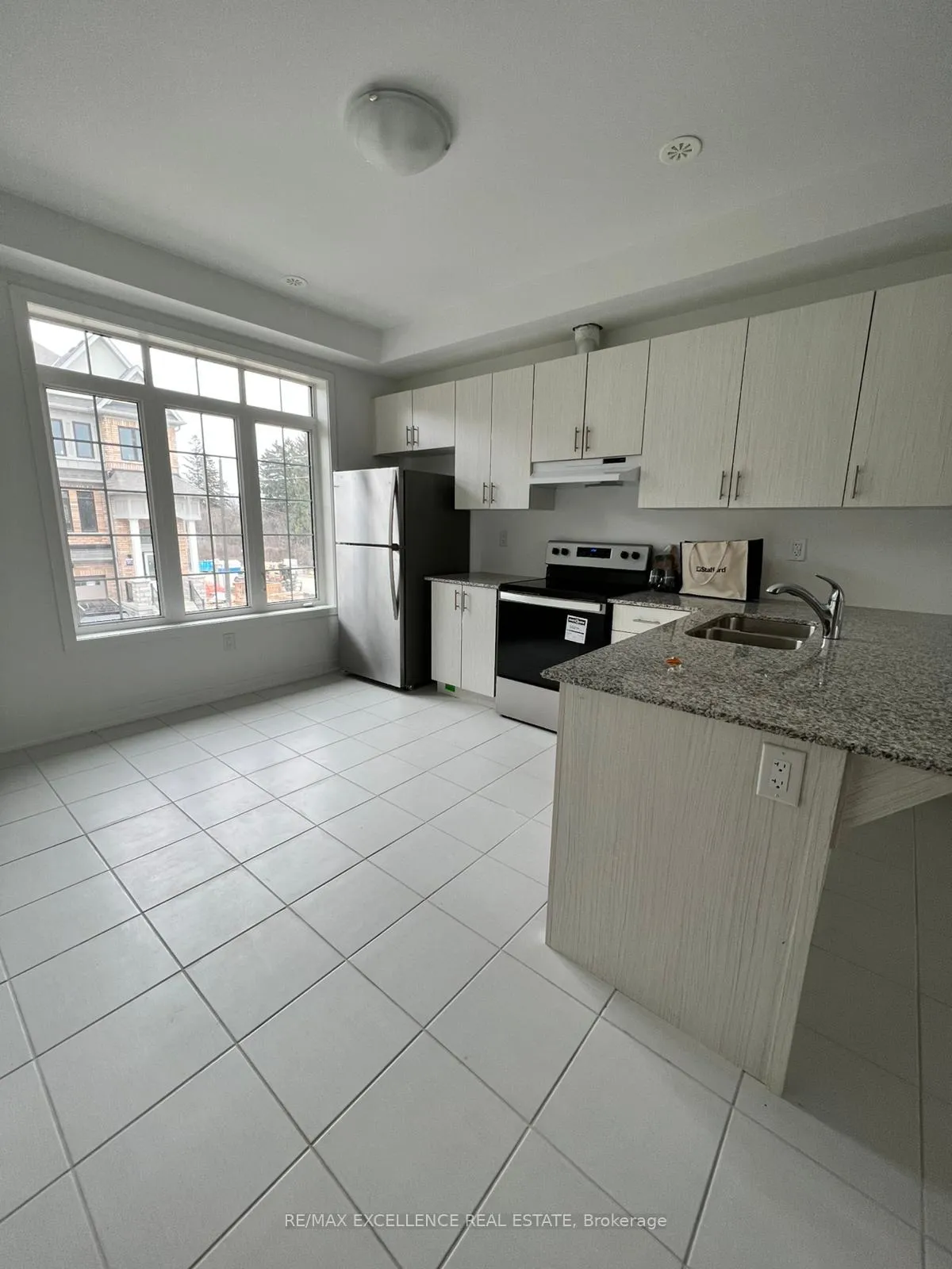 Photo 4 of 4 Calloway Drive, Whitby, Downtown Whitby — HOMEH